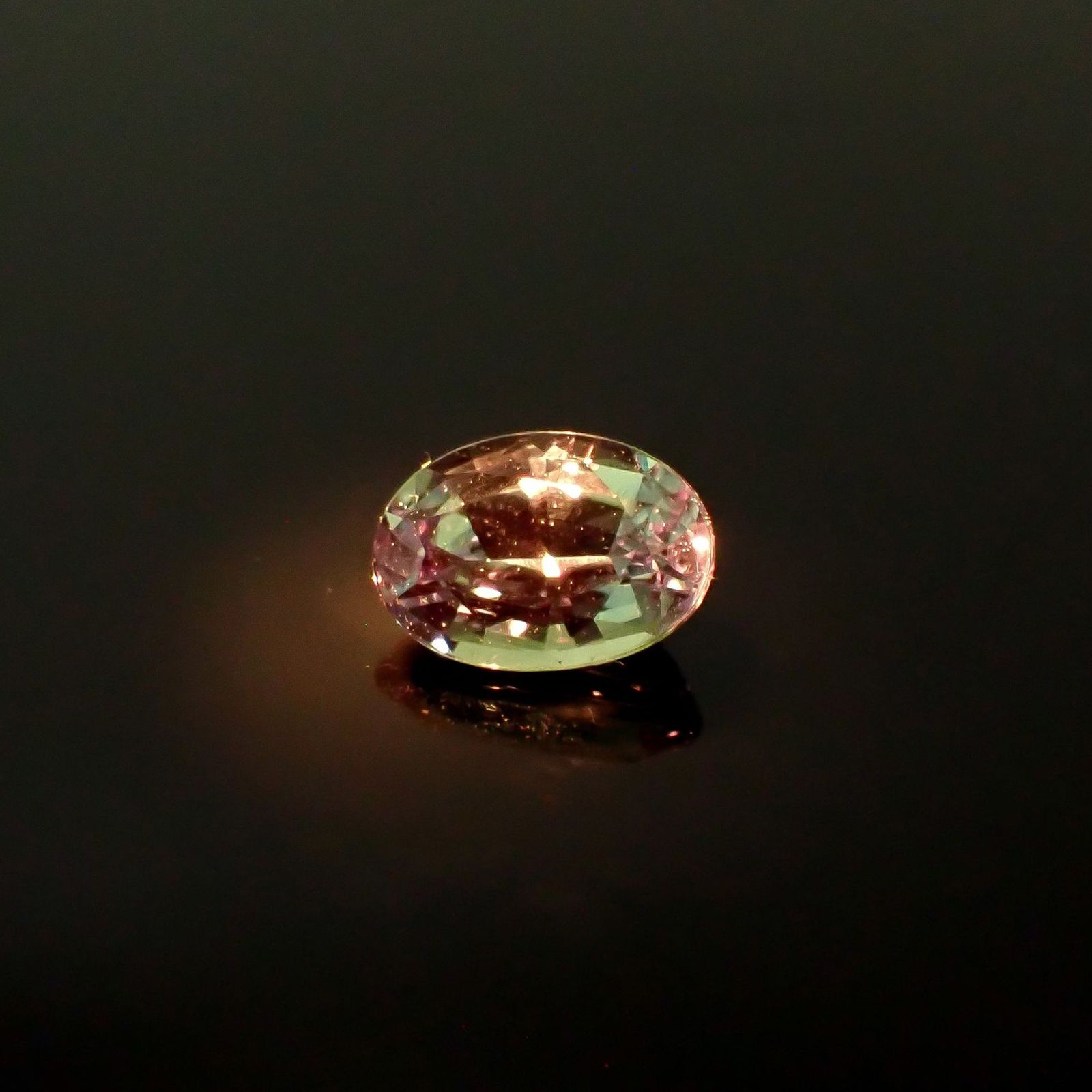 アレキサンドライト(宝石名アレキサンドライト)ブラジル産 GIA鑑付 0.63ct / 6.08x4.24mm前後 [251031288]