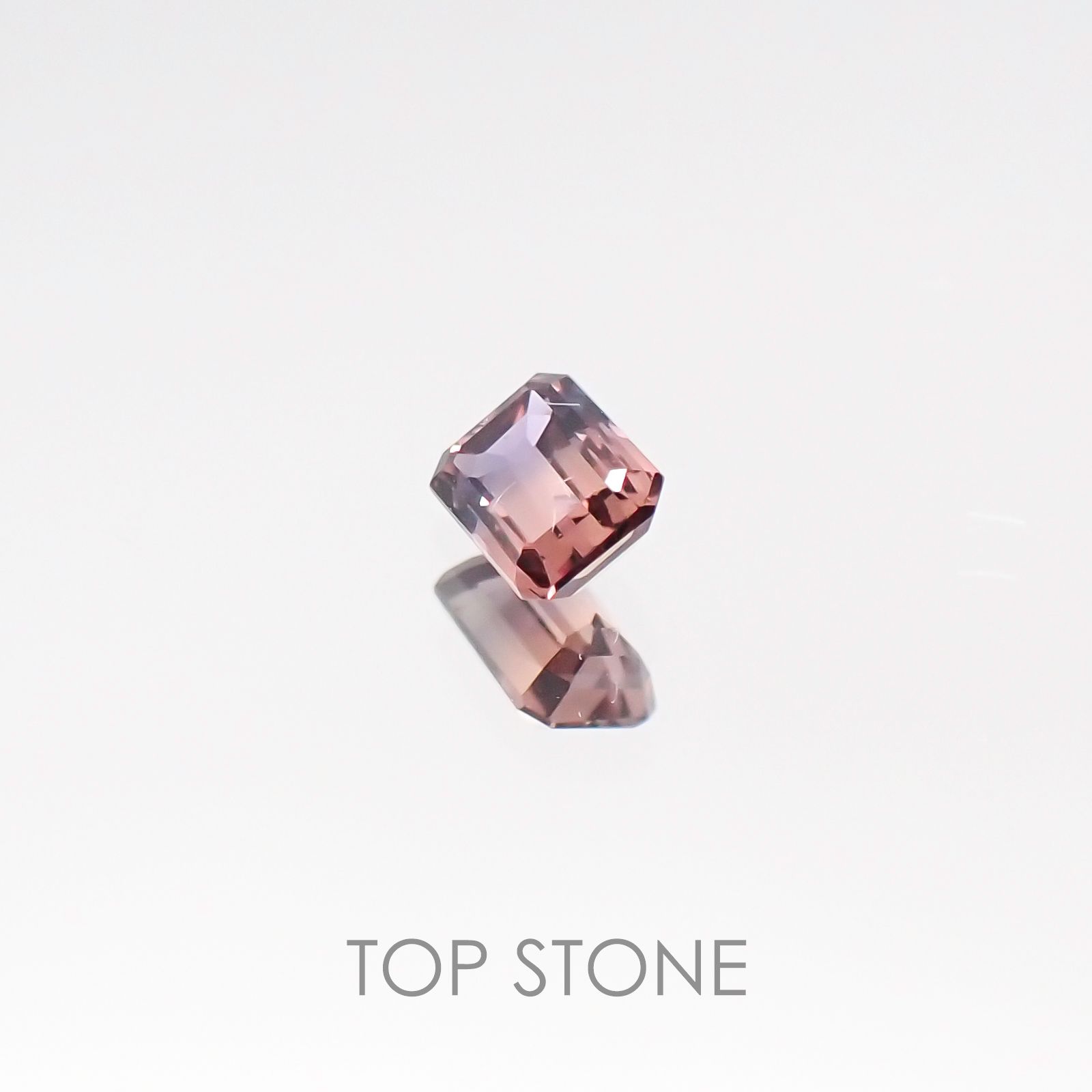 バイカラーサファイア タンザニア産 ルース 0.19ct[20106706]3.4×2.7mm前後