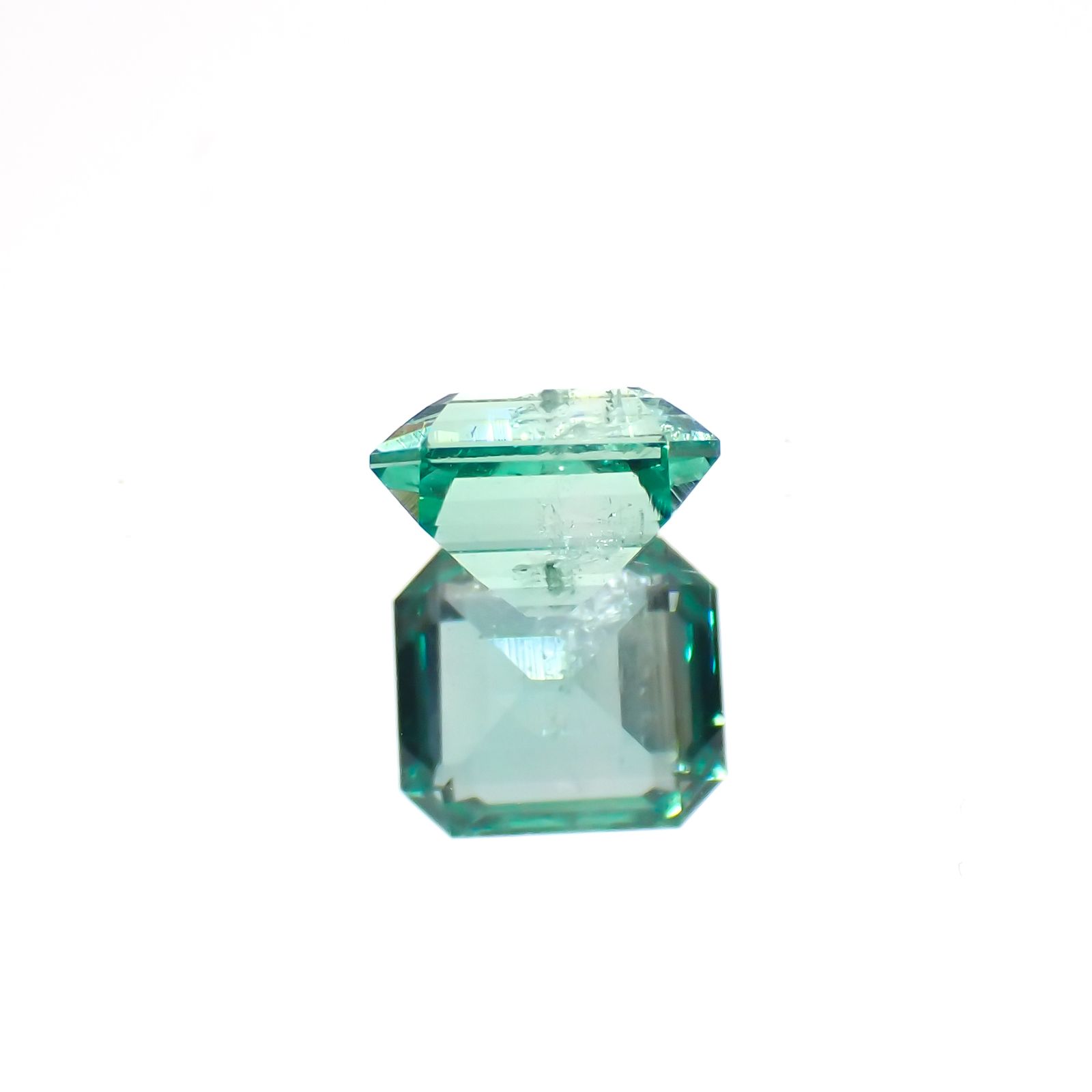 ノンオイル エメラルド ロシア産 0.49ct[230421690]5x4.4mm前後