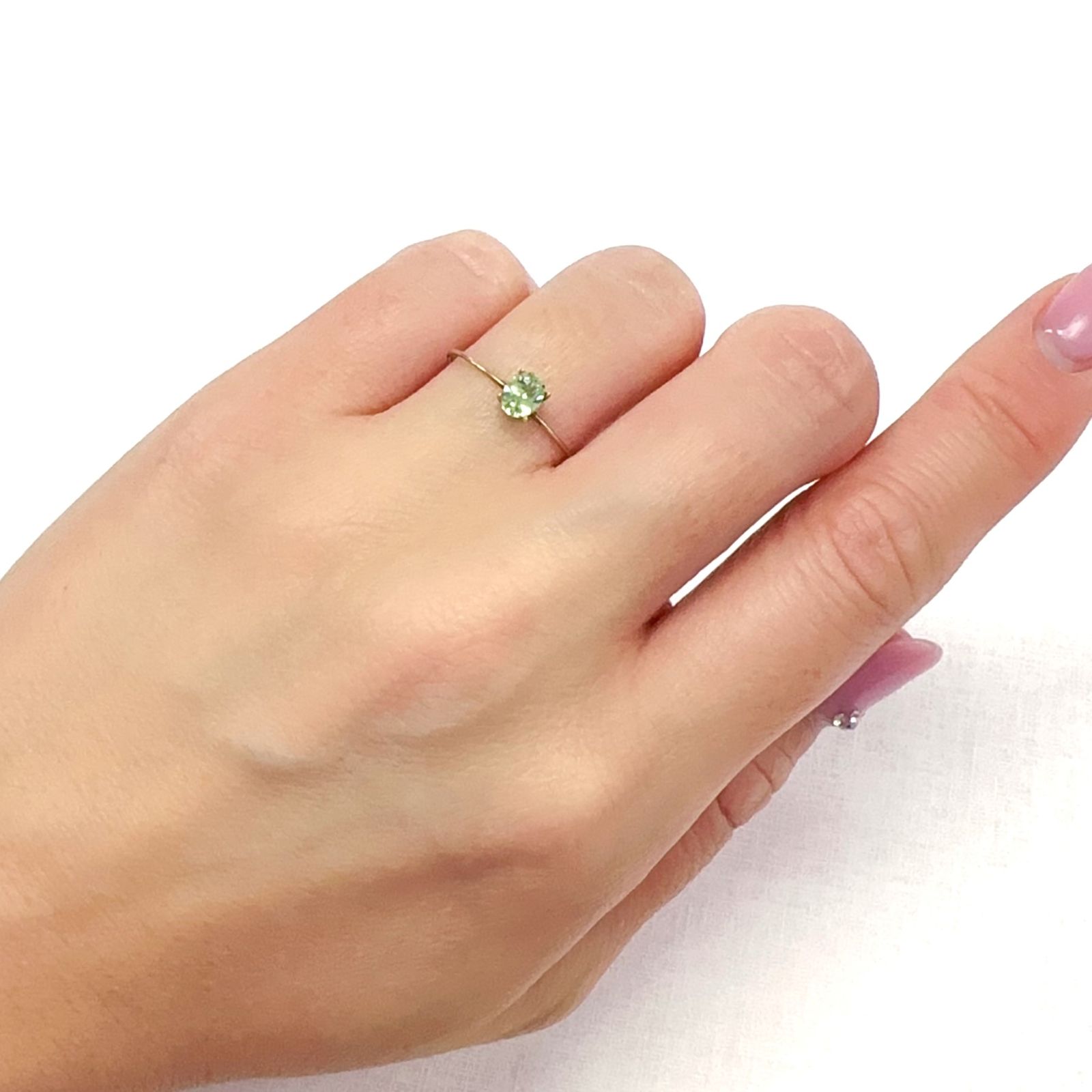 ミントガーネット タンザニア産 0.34ct[231023739]5x3.8mm前後