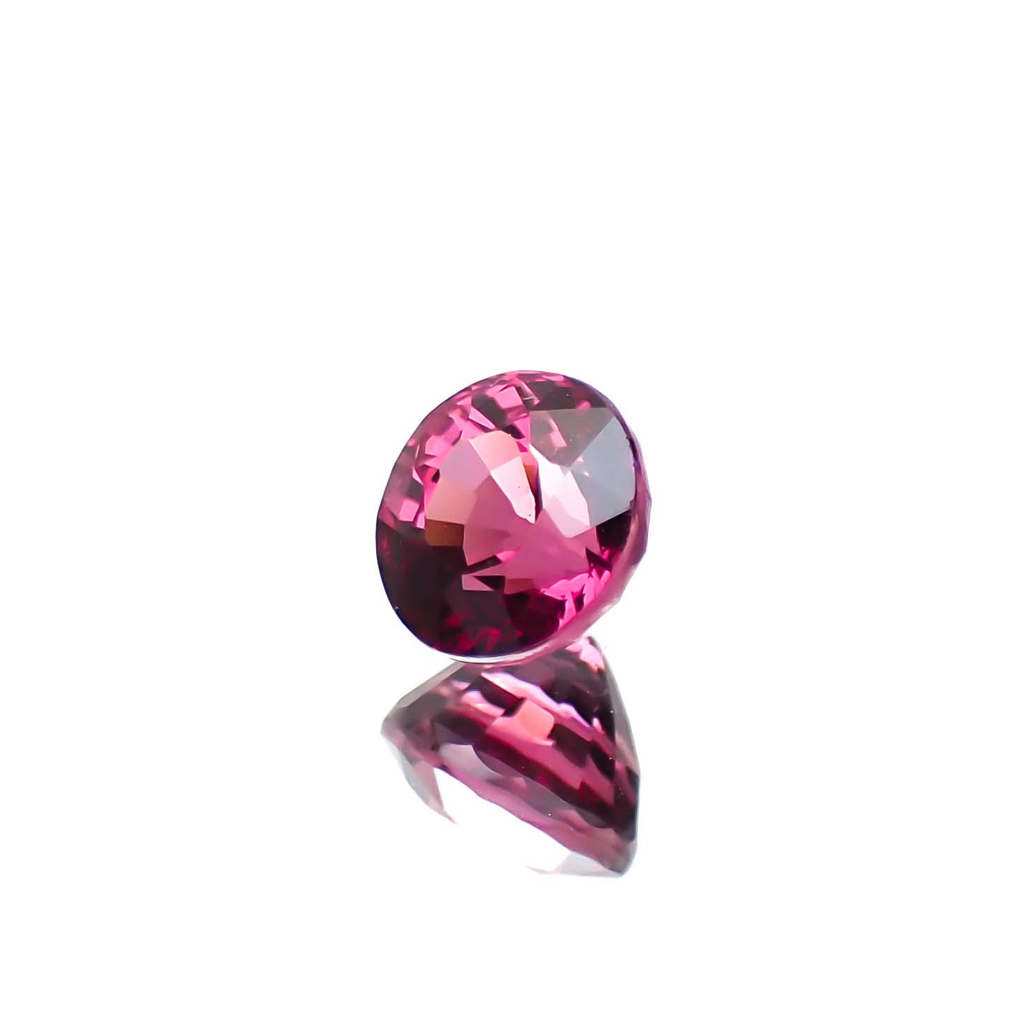 ロードライトガーネット(宝石名ロードライト・ガーネット)ブラジル産 1.00ct 識別済[250530365]5.4x5.4mm前後