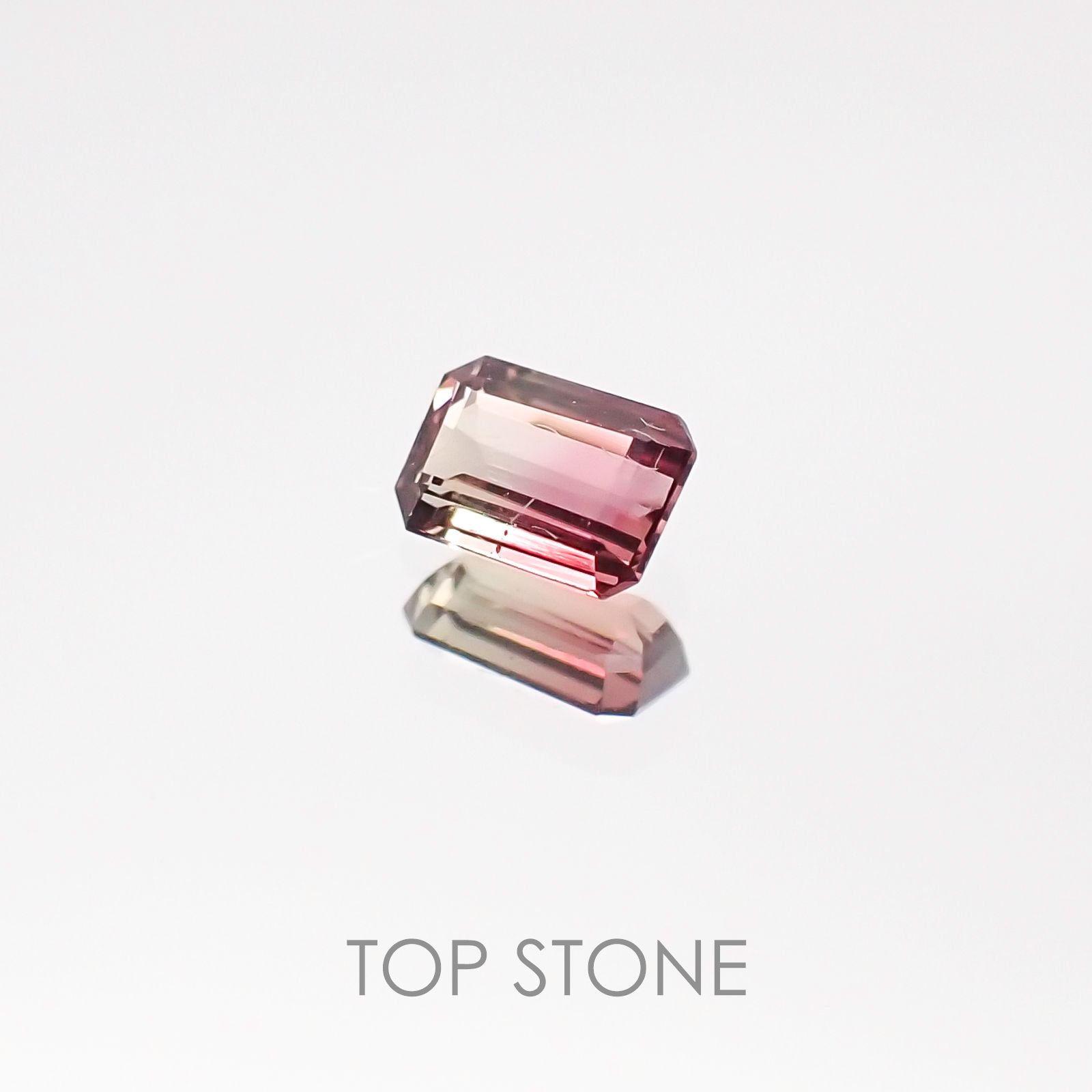 バイカラーサファイア(宝石名バイカラー・サファイア) タンザニア産 0.18ct 識別済[20106699]3.7×2.6mm前後