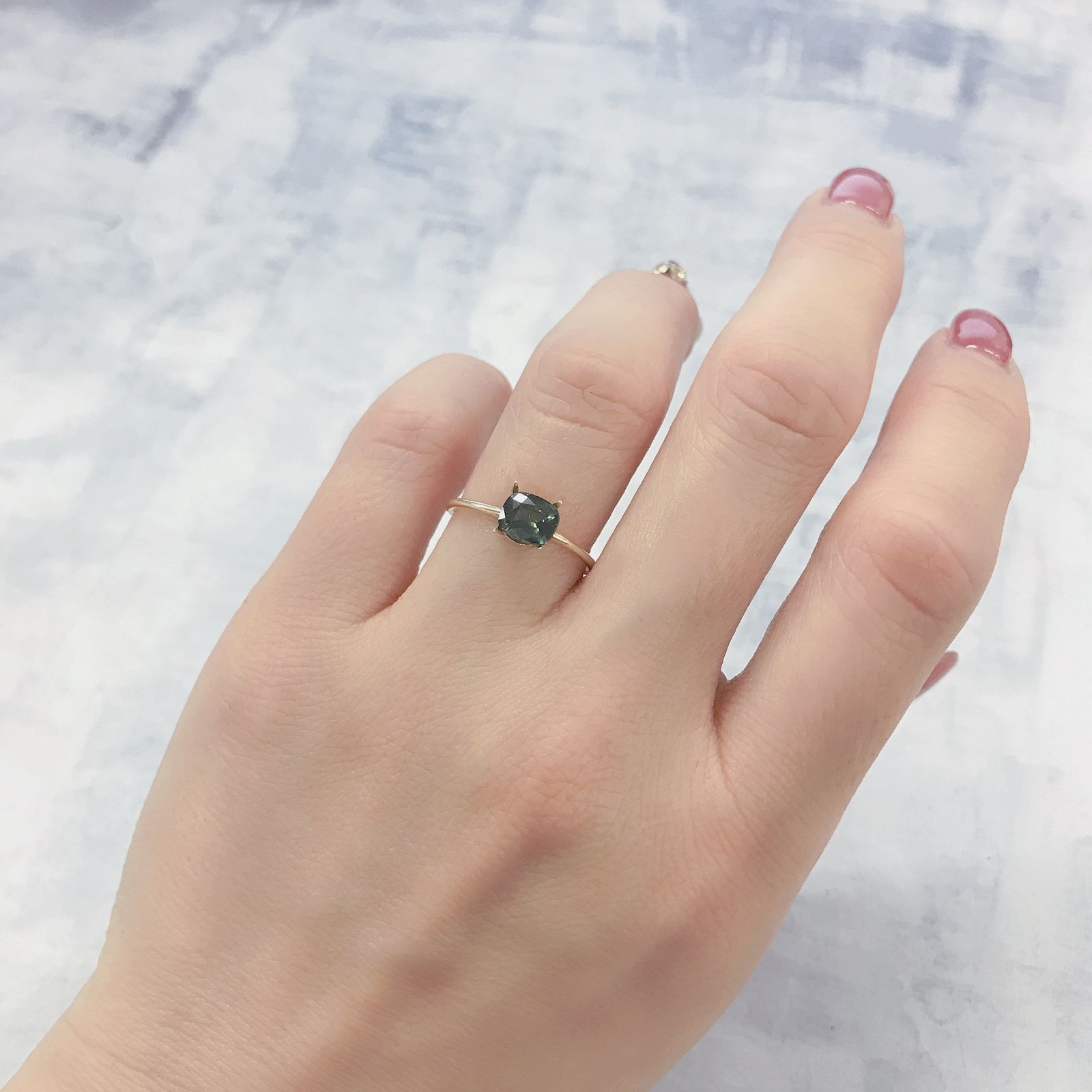グリーンジルコン(宝石名ジルコン)スリランカ/カンボジア産 0.99ct 識別済[220114896]6.2x5.1mm前後