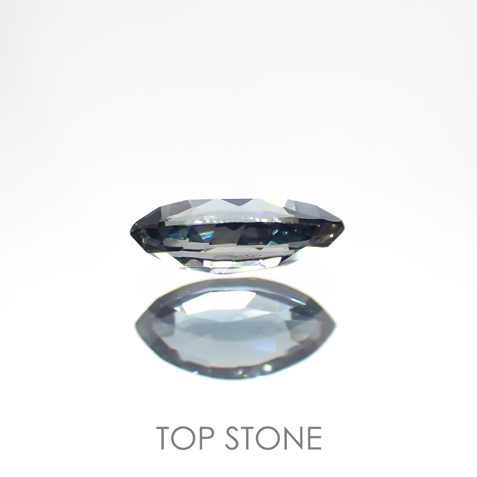 サファリン(宝石名ブルー・サフィリン) スリランカ産 0.414ct ソ付(彩珠)[20106501]6.9×3.4mm前後