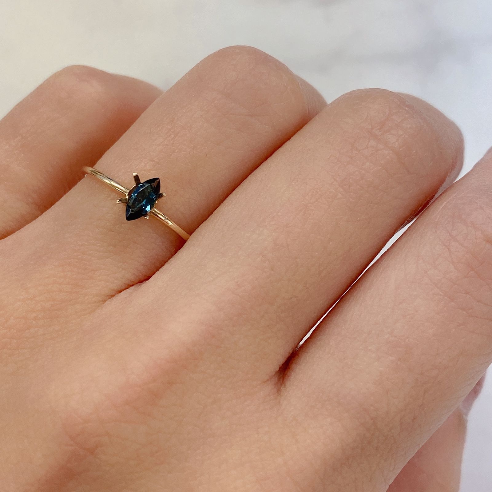 カラーチェンジガーネット(アレキタイプ)(宝石名ガーネット/カラーチェンジタイプ) マダガスカル・ベキリー産 0.23ct 識別済[20106610]6.2×3mm前後