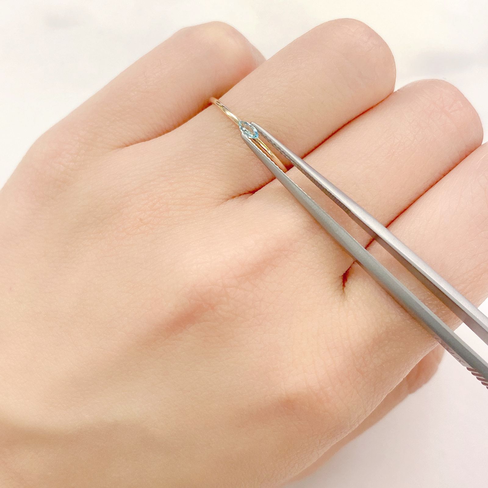 パライバトルマリン(宝石名トルマリン/別名パライバ・トルマリン)ブラジル・パライバ州バターリャ鉱山産 0.058ct 識別済[230622332]3.6x1.8mm前後