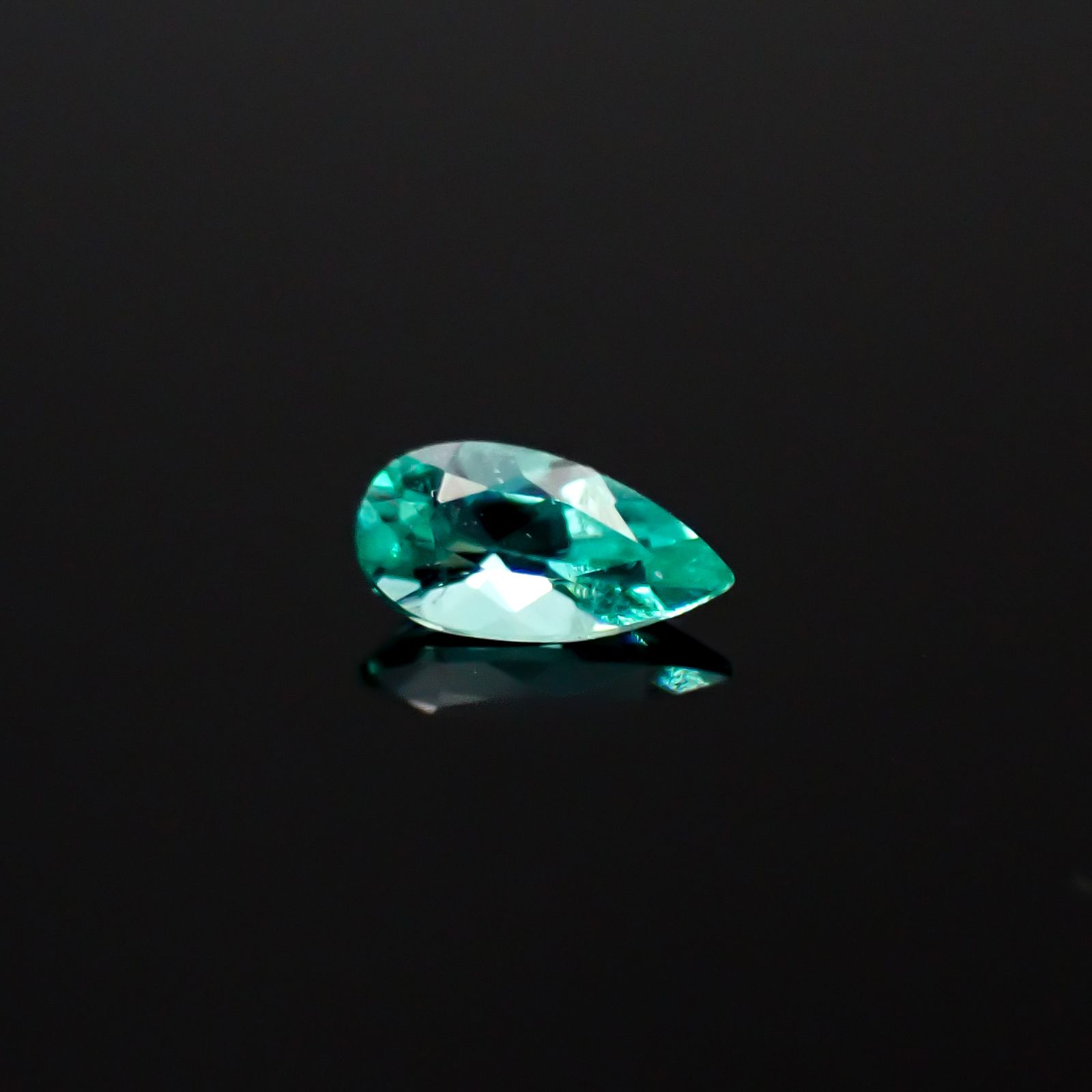パライバトルマリン ブラジル・ムルング鉱山産 0.082ct[240928797]4.1x2.1mm前後
