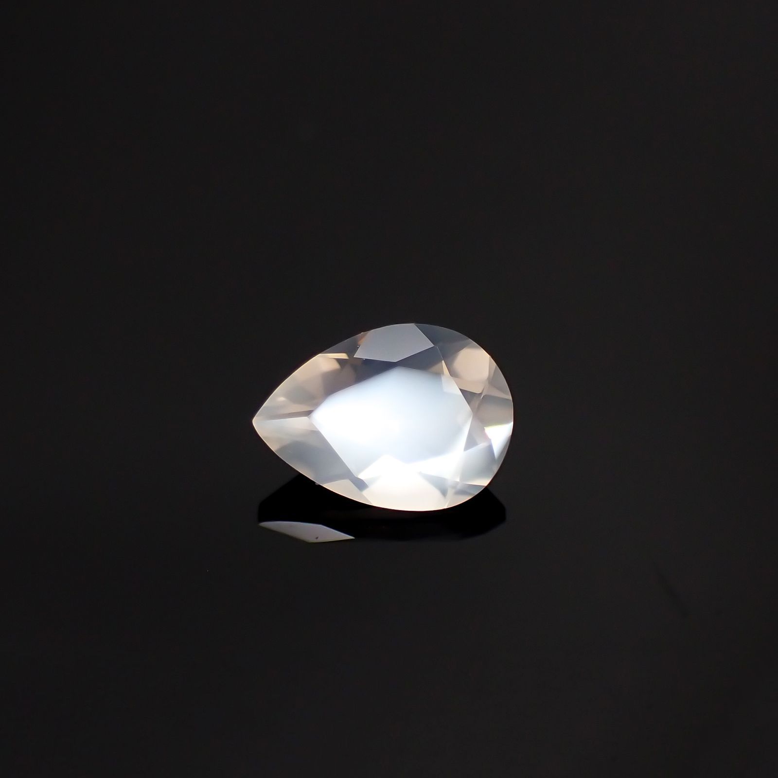 ムーンストーン(宝石名ムーンストーン) インド/スリランカ産 0.58ct 識別済[210611356]7.1×5mm前後