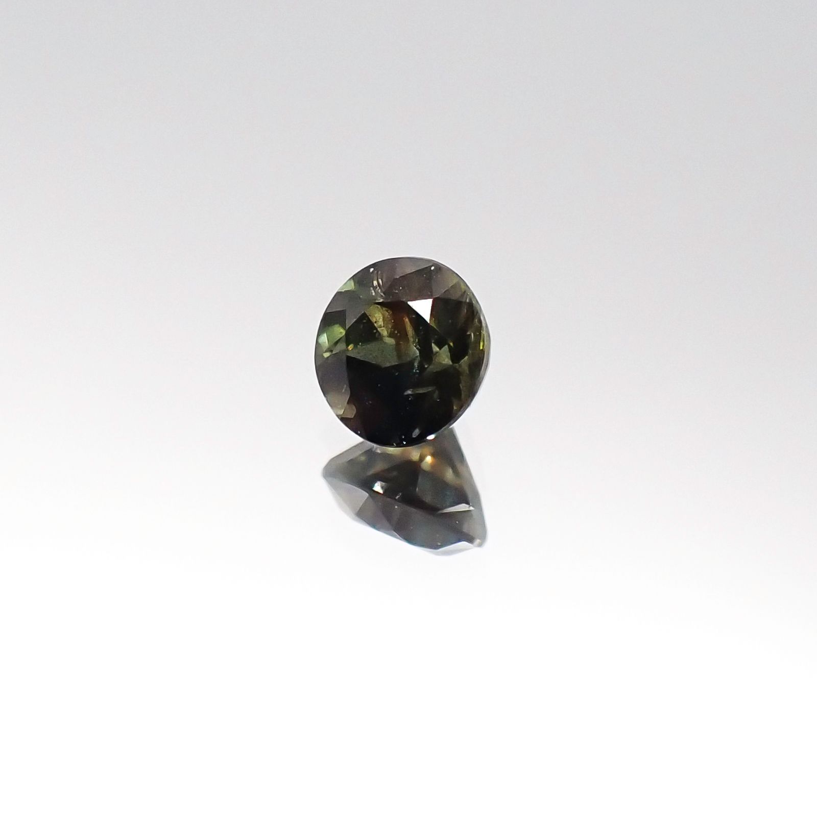 ゴールドシーンサファイア(宝石名シーン・サファイア)ケニア産 0.36ct 識別済[231023799]3.9x3.9mm前後