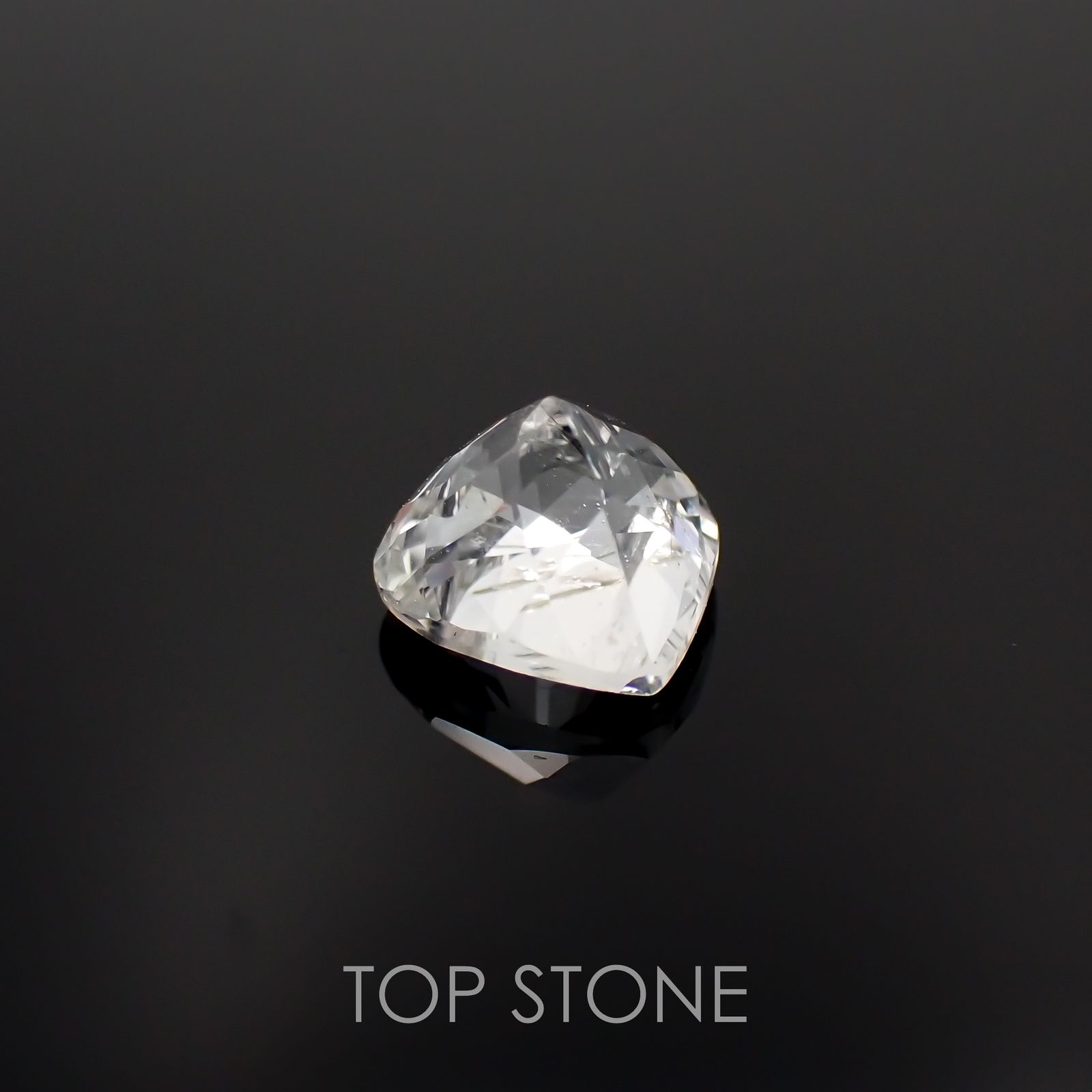 フェナカイト(宝石名フェナカイト)マダガスカル/ブラジル産 0.99ct 識別済[221119132]6.1x6.4mm前後