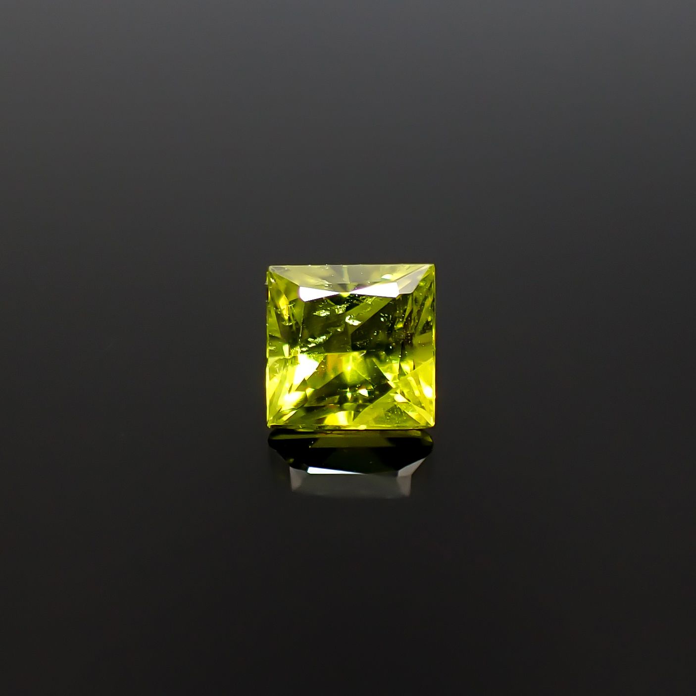 ◇プリンセスカット◇クリソベリル スリランカ/マダガスカル産 0.45ct [250330005]4x4mm前後