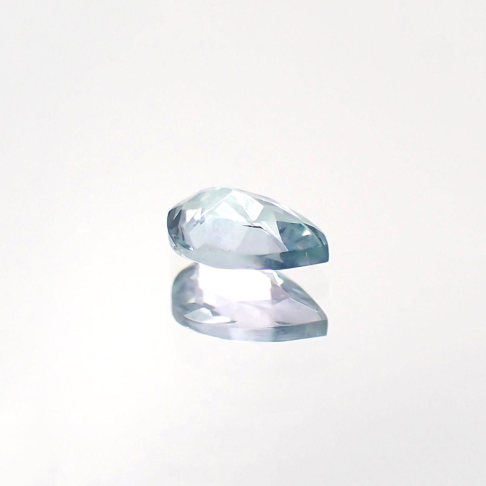 ブルーグリーンコーネルピン(宝石名コーネルピン)タンザニア産 0.097ct 識別済[240219233]3.6x2.2mm前後