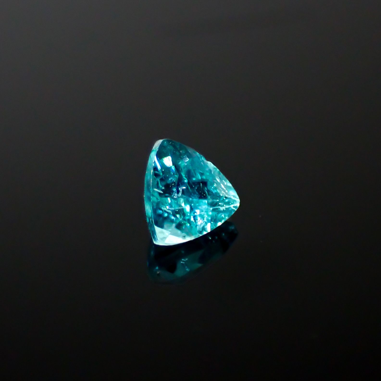 パライバトルマリン ブラジル産 0.11ct[240928743]2.9x2.9mm前後