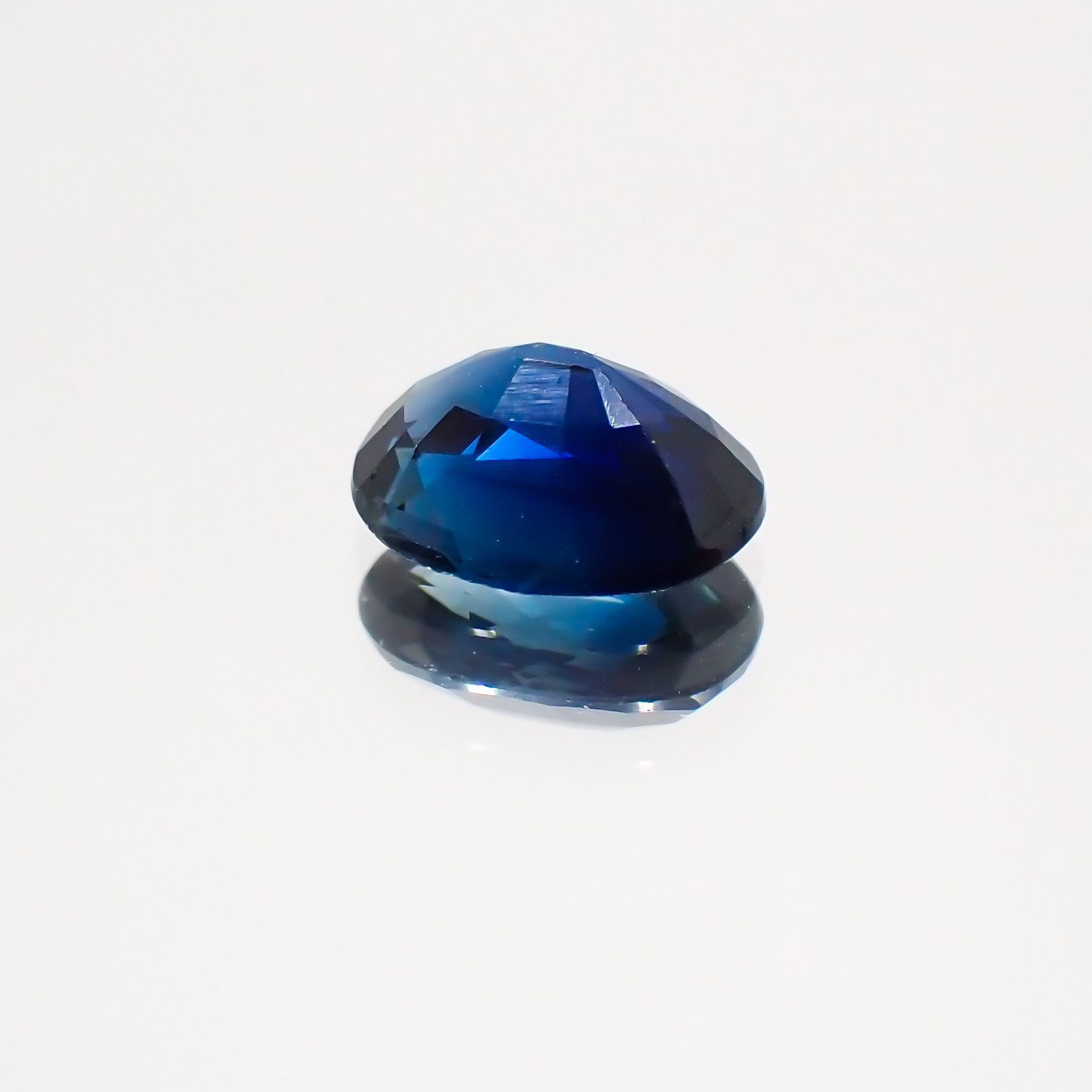 サファイア(宝石名サファイア)マダガスカル/スリランカ産 0.67ct 識別済[231124319]6.2x4.7mm前後