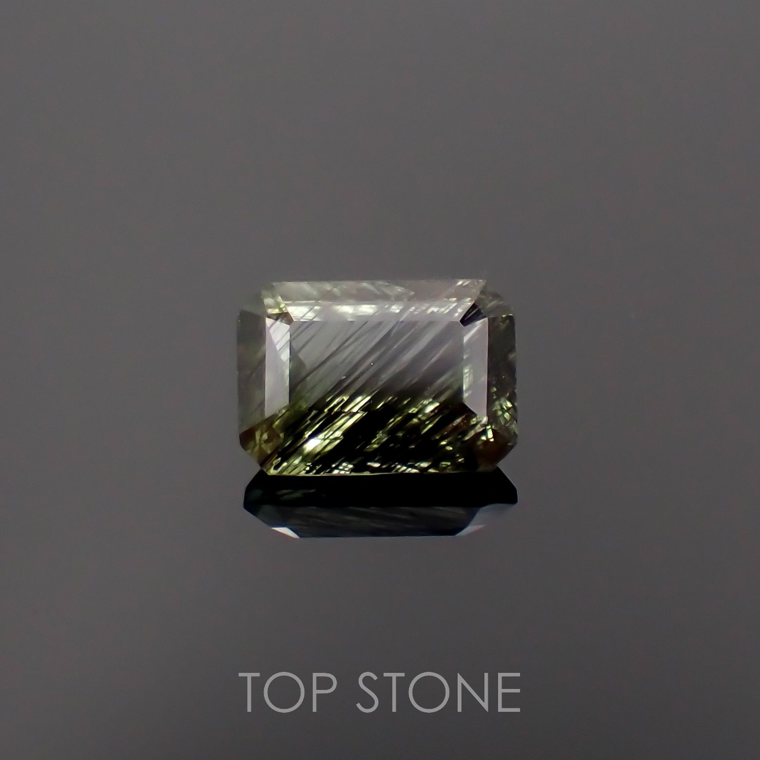 ルドウィジャイトインペリドット パキスタン産 1.71ct[230220736]8.2x5.9mm前後