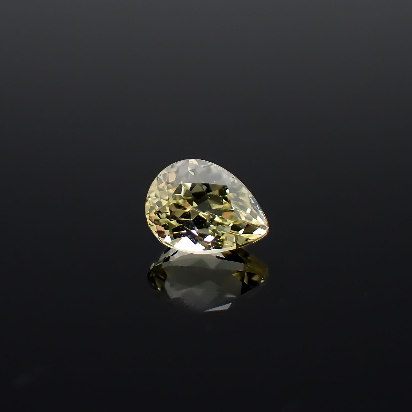 イエローアパタイト メキシコ産 0.55ct / 5.6x4.1mm前後 [260632470]