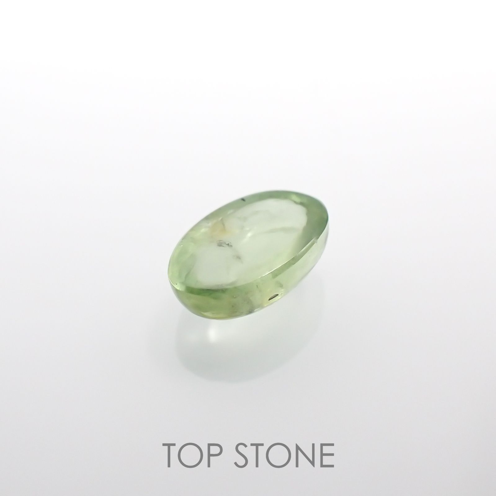 ミントガーネット(宝石名グロッシュラー・ガーネット)タンザニア産 0.64ct 識別済[220917750]5.9x4mm前後