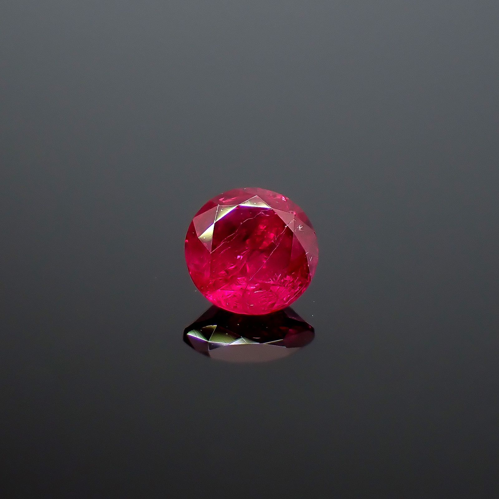 ルビー グリーンランド産 0.14ct / 3x3mm前後 [261033228]
