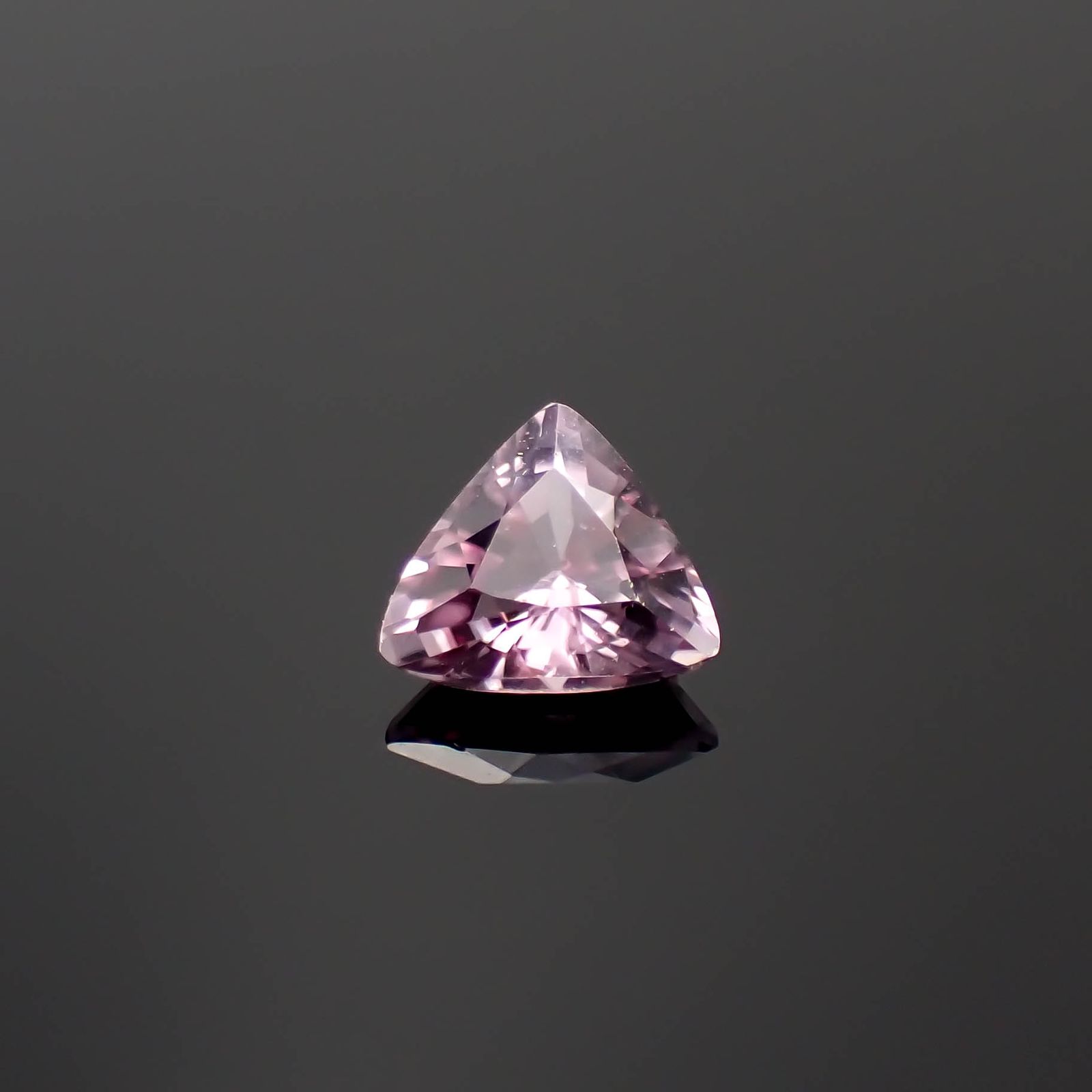 カラーシフト ピンクダイアスポア アフガニスタン産 0.70ct[240326989]6.2x5.4mm前後