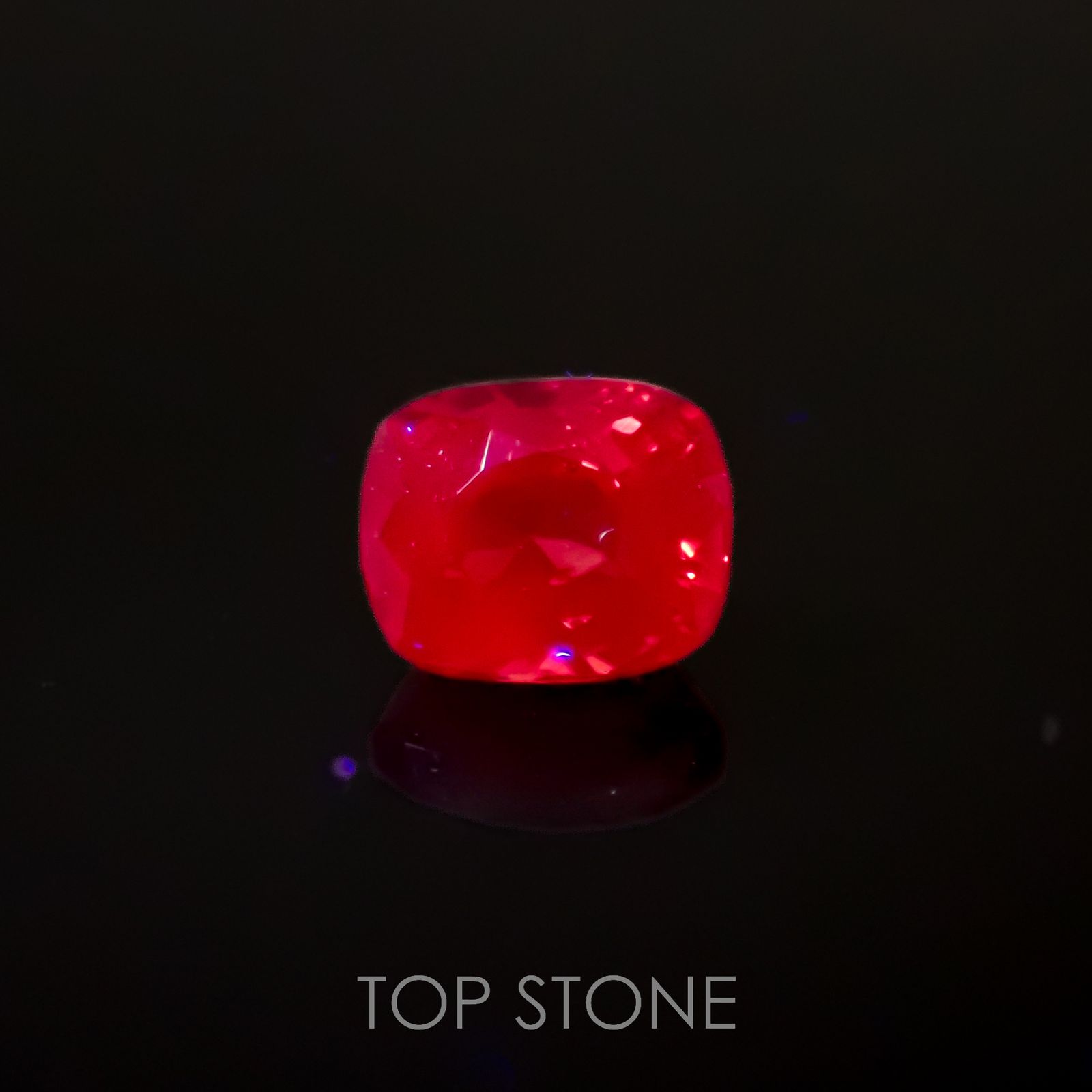 レッドスピネル(宝石名スピネル)ビルマ/マダガスカル産 0.61ct 識別済[220817542]5.1x4.2mm前後