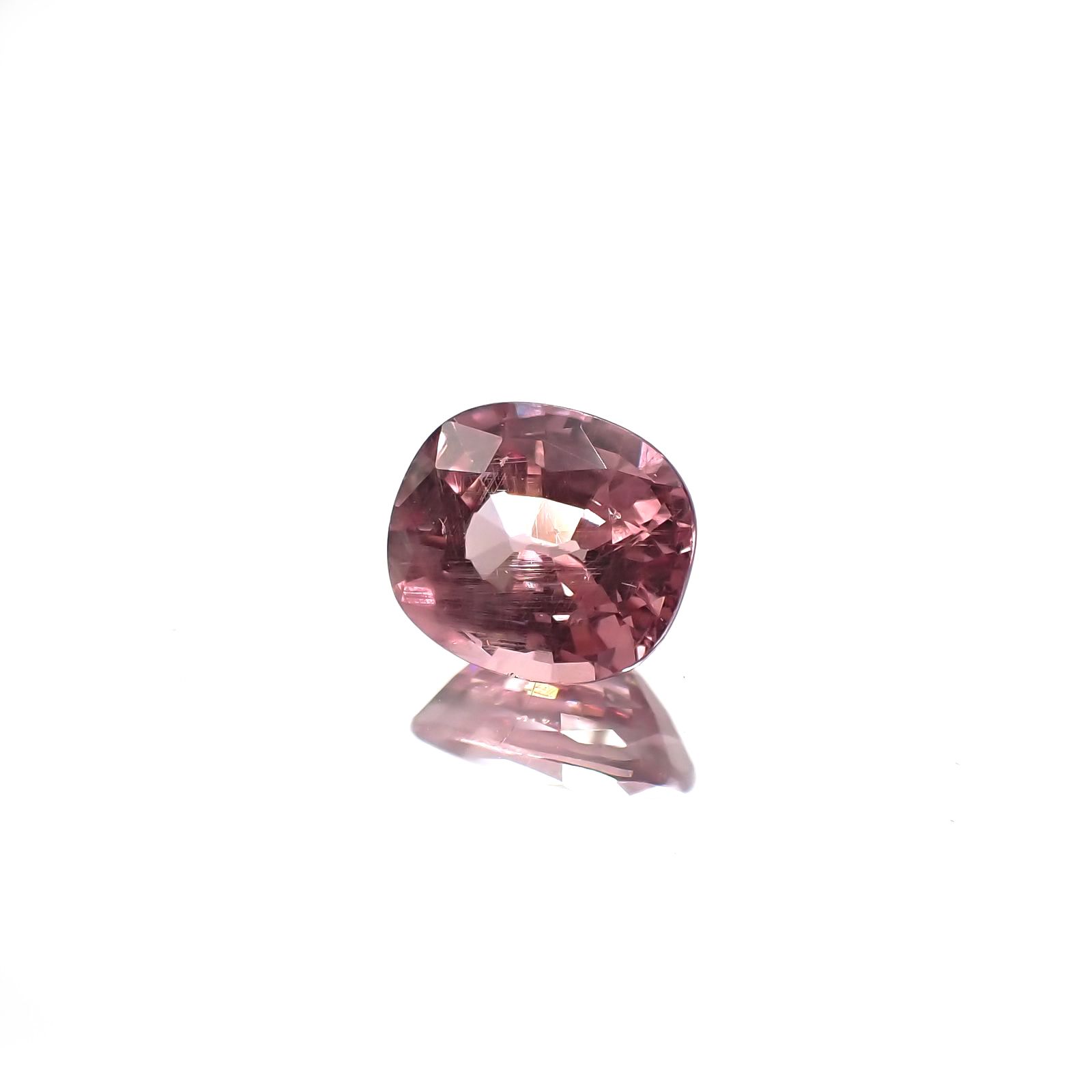 カラーシフト マラヤガーネット(宝石名ガーネット) タンザニア産 1.69ct 識別済[210711879]7.5×6.5mm前後