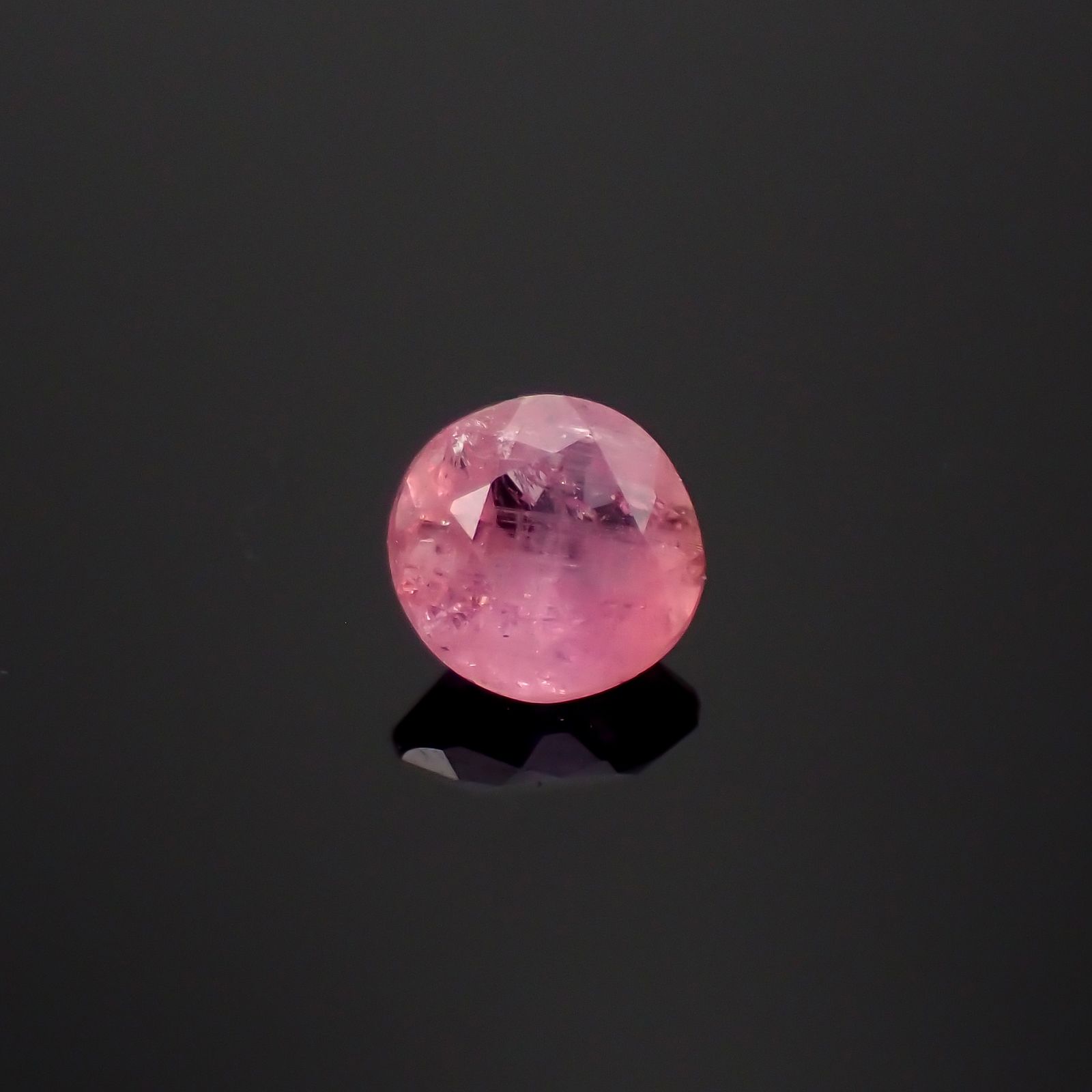ペツォッタイト(ラズベリル)(宝石名ペツォッタイト)マダガスカル産 0.24ct 識別済[231023737]3.9x3.8mm前後