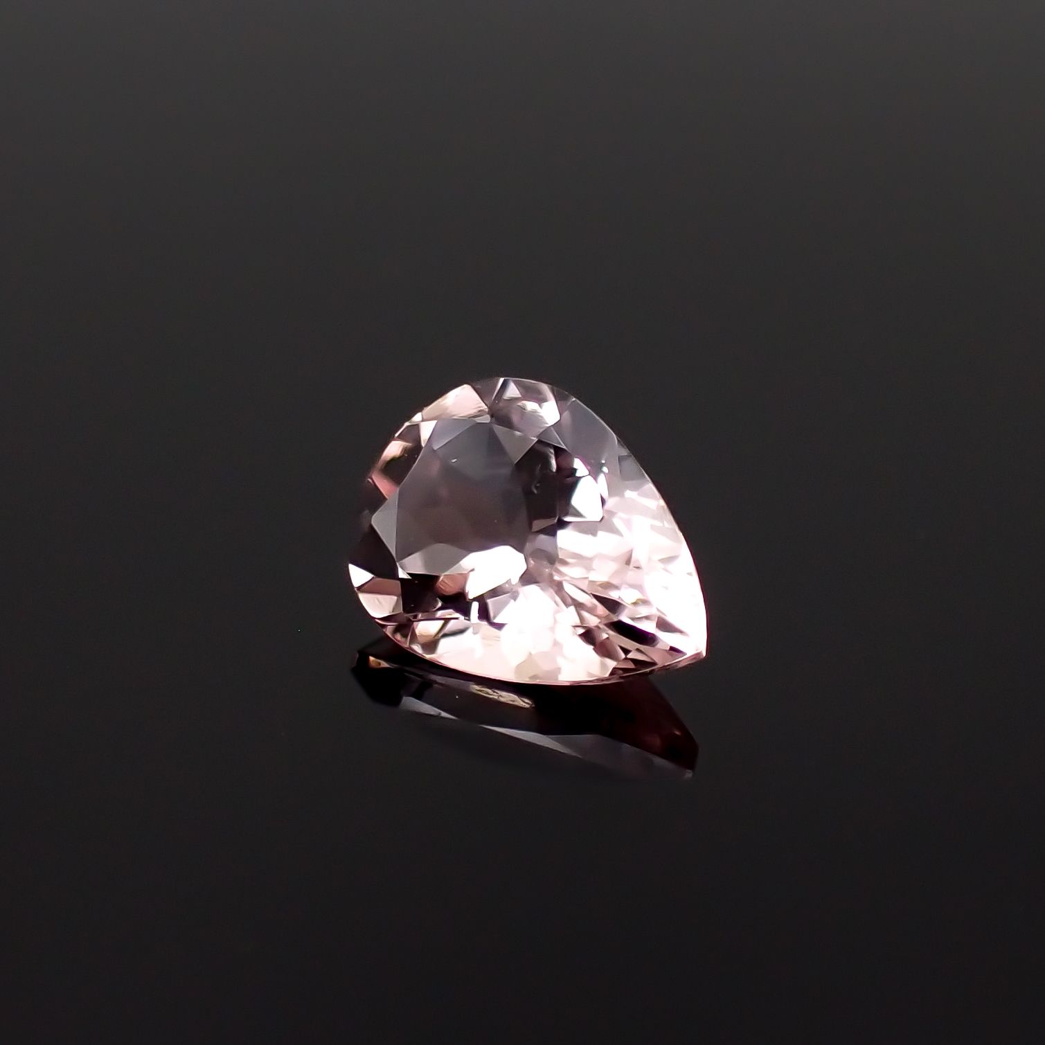 モルガナイト ブラジル産 0.85ct[230421790]8x6mm前後