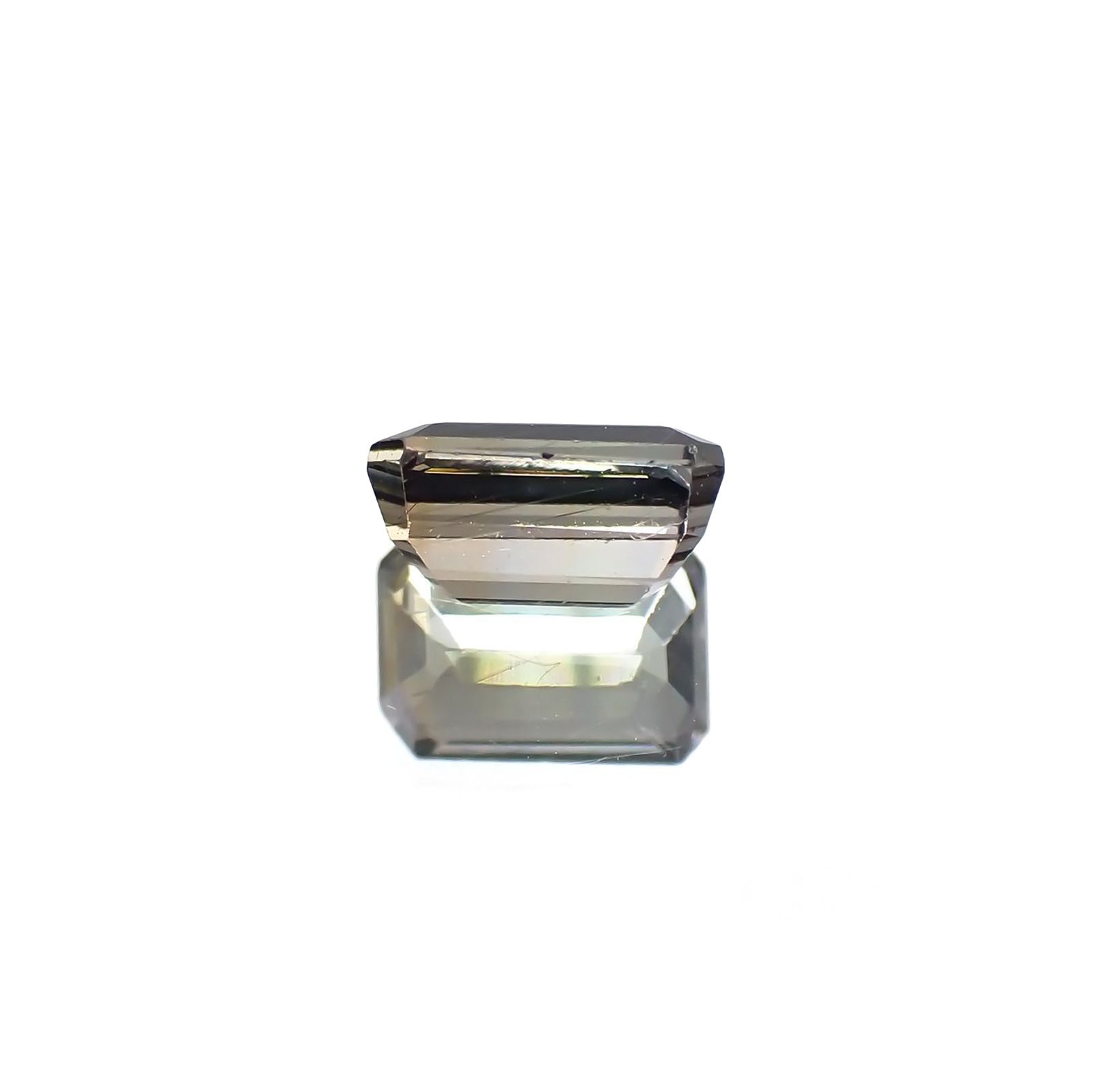 バイカラータンザナイト(宝石名ゾイサイト) タンザニア産 ソ付(彩珠) 0.707ct / 5.8x4.1mm前後 [260311843]