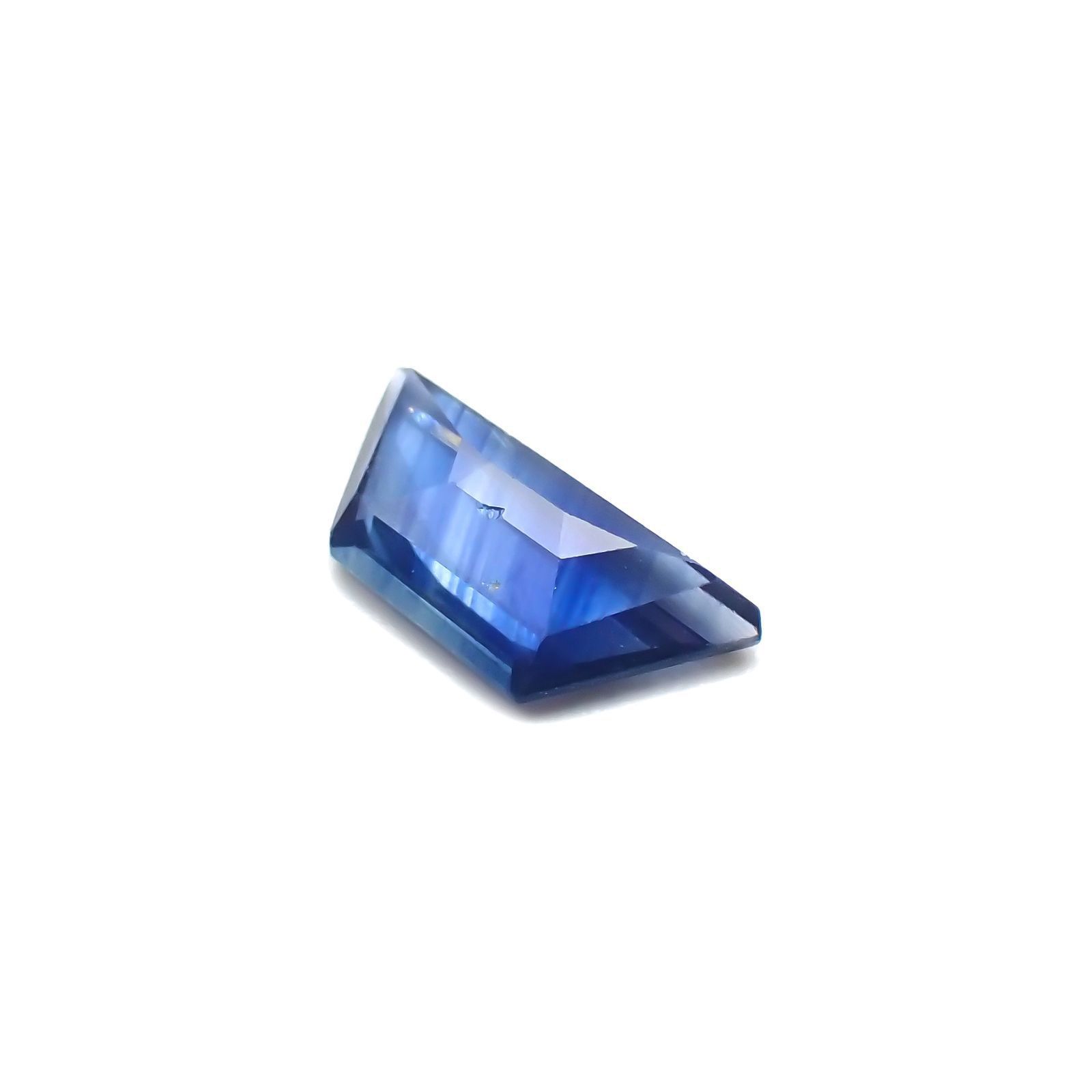 ◇カスタムカット◇サファイア(宝石名サファイア) マダガスカル産 0.80ct 識別済[210913199]9.1×4.3mm前後