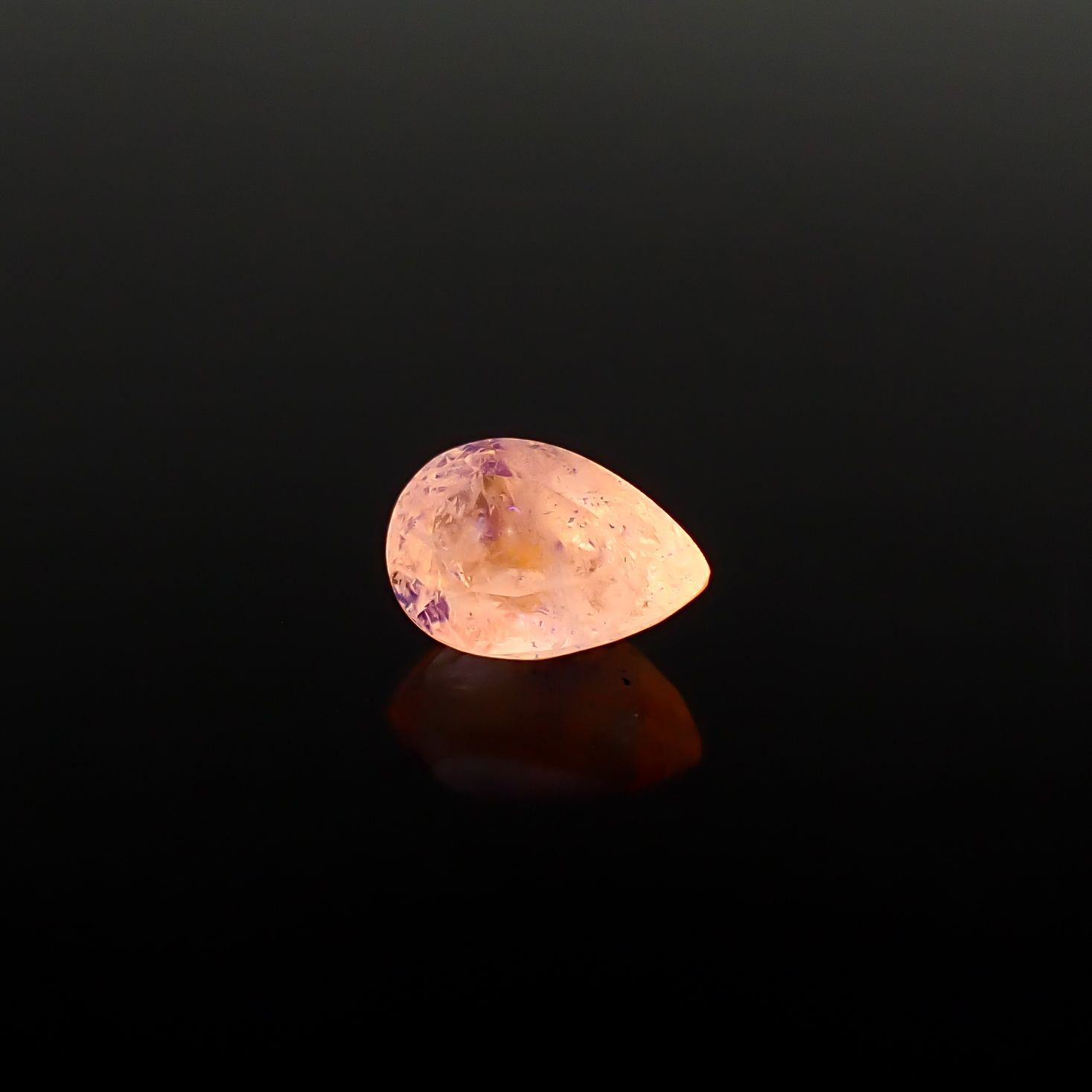 ラズライトインソーダライト フルオレッセンス アフガニスタン産 1.08ct / 8.2x5.7mm前後 [260431995]