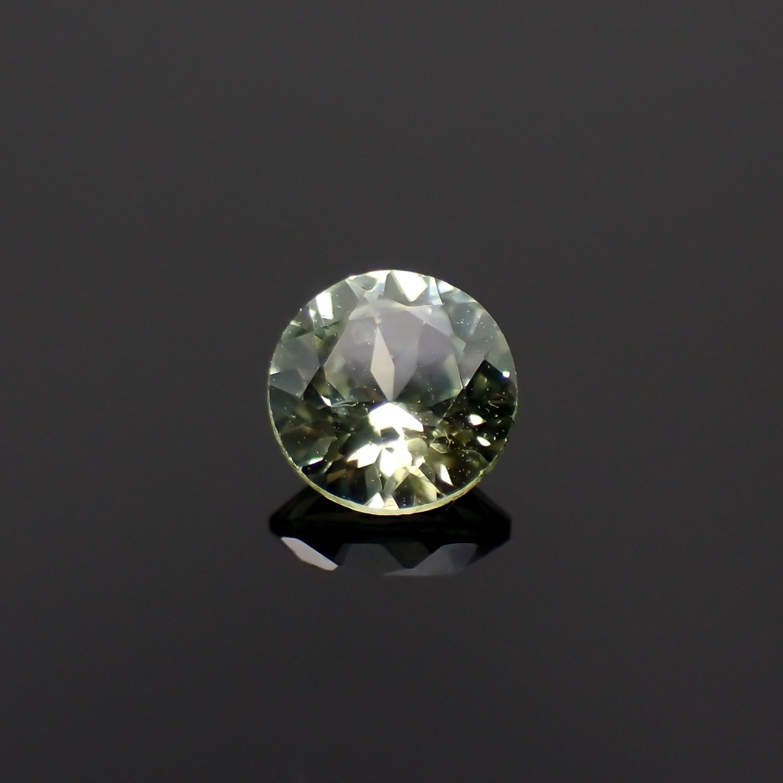 モンタナサファイア(宝石名サファイア)アメリカ・モンタナ州産 0.43ct 識別済[230321283]4.4x4.4mm前後