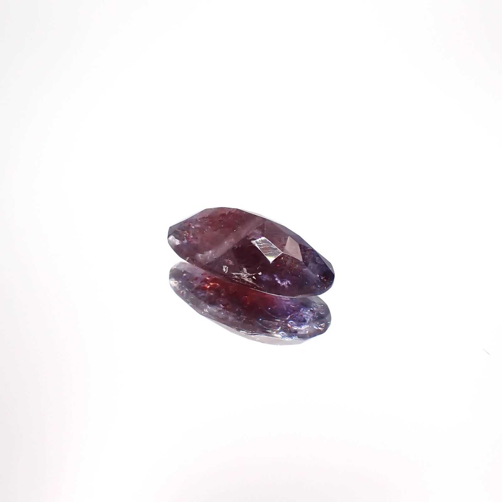ブラッドショットアイオライト インド産 4.07ct[230522098]16.1x8mm前後
