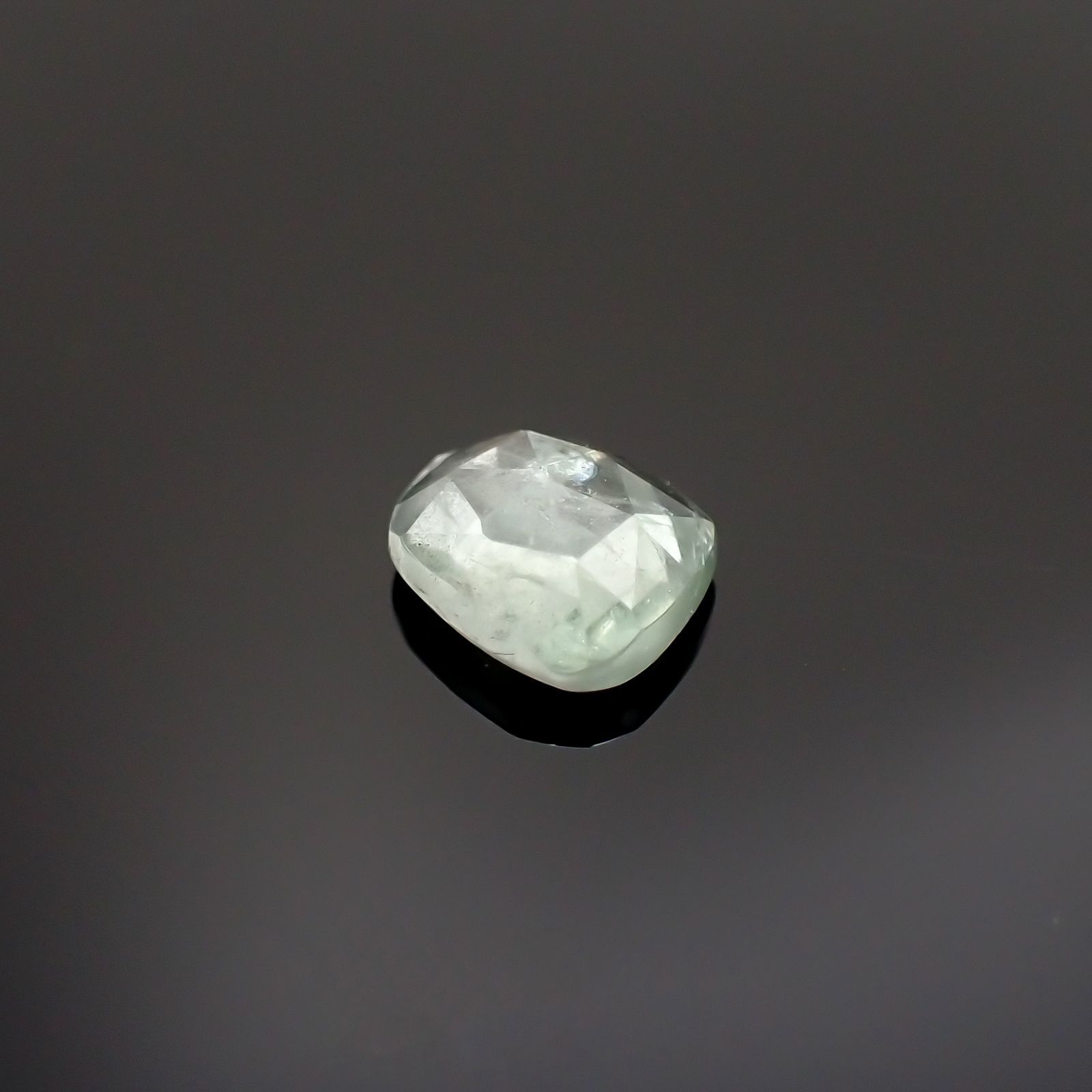 ◇ローズカット◇バナジウムコーネルピン(宝石名コーネルピン)タンザニア・タンガ州産 0.82ct 識別済[220115547]6.4x5.7mm前後