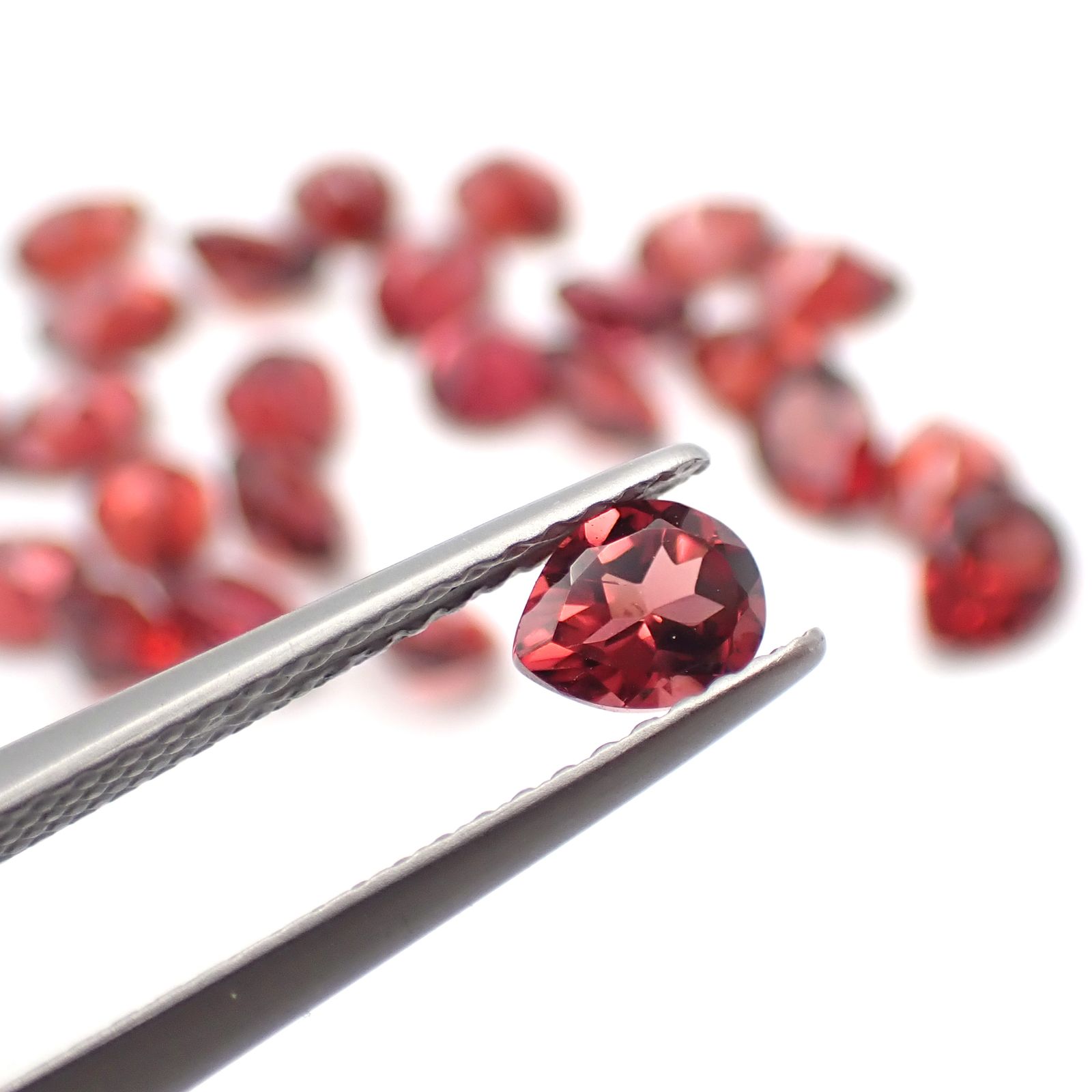 ◇ランダムセレクト◇パイロープアルマンディンガーネット モザンビーク産 約0.35ct / 5x4mm前後 [260532210-PAC]