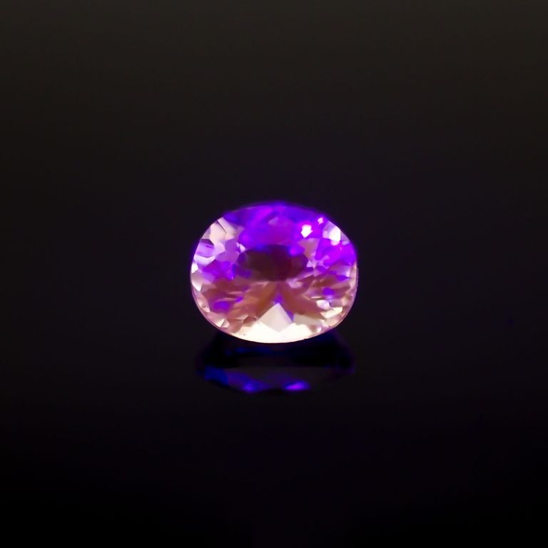 長波395(ライト)の照射で蛍光