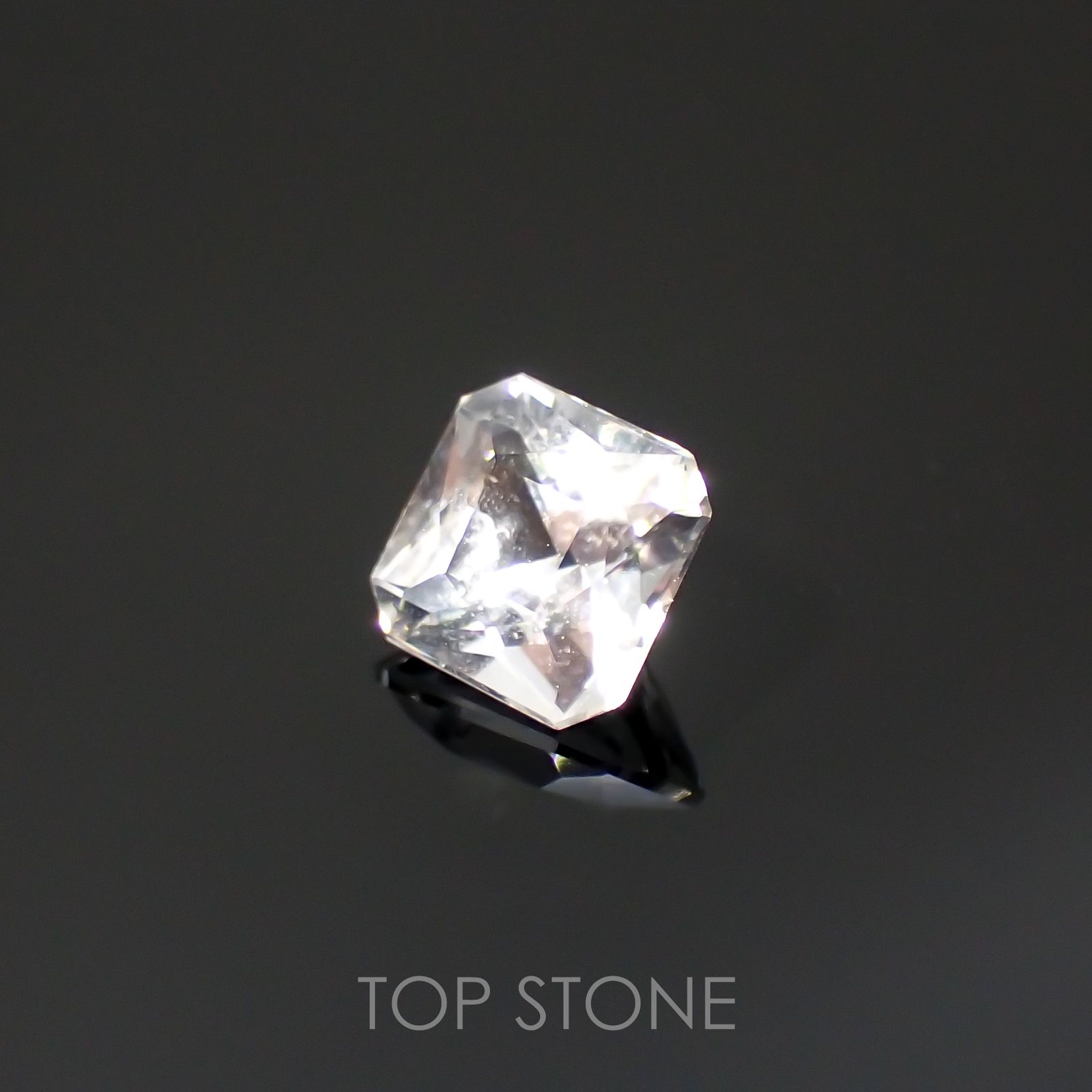 フェナカイト(宝石名フェナカイト)ブラジル産 0.45ct 識別済[220115169]4.7x4.6mm前後