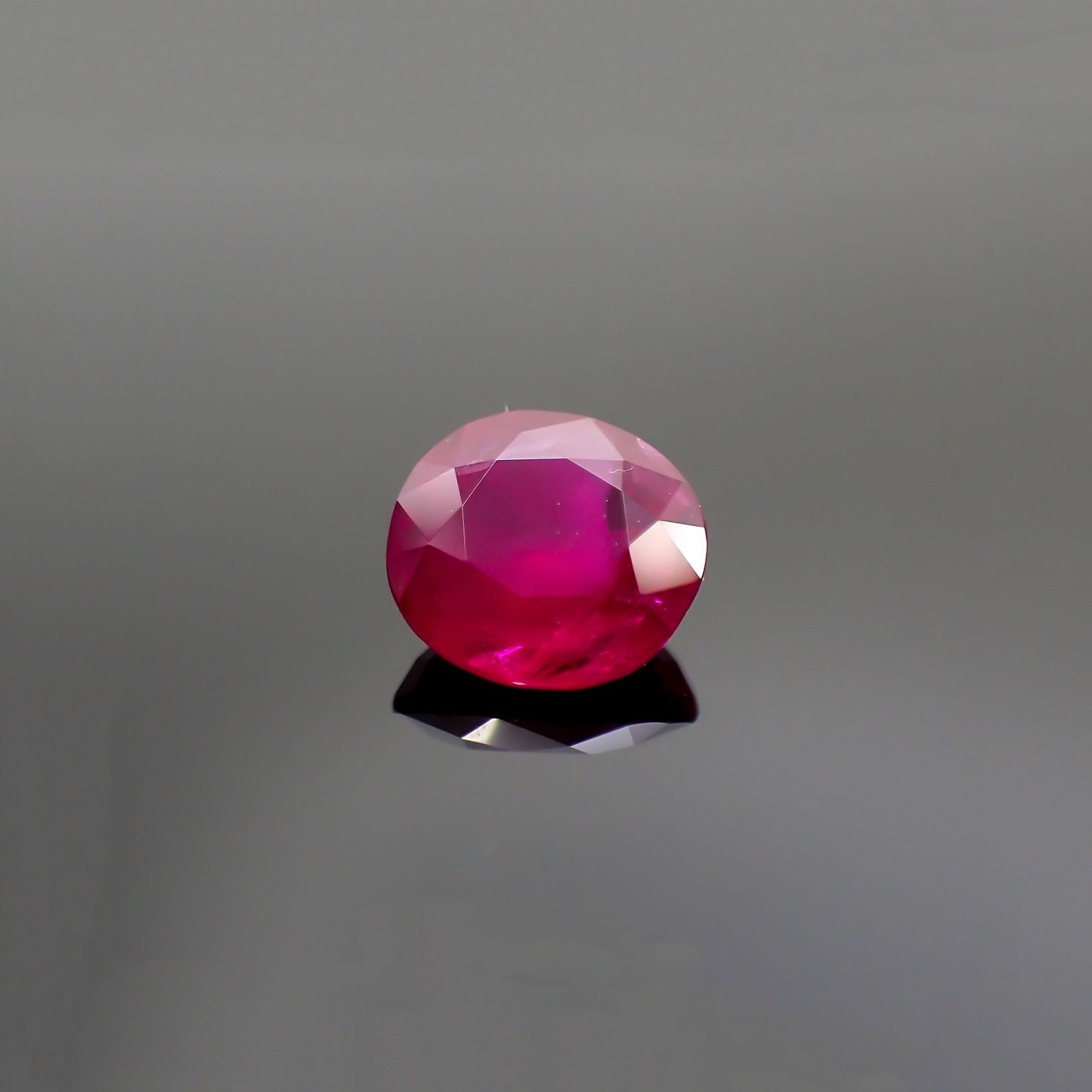 ルビー 非加熱(宝石名ルビー) ミャンマー産 GIA鑑付 1.05ct / 6.1x5.8mm前後 [20073768]