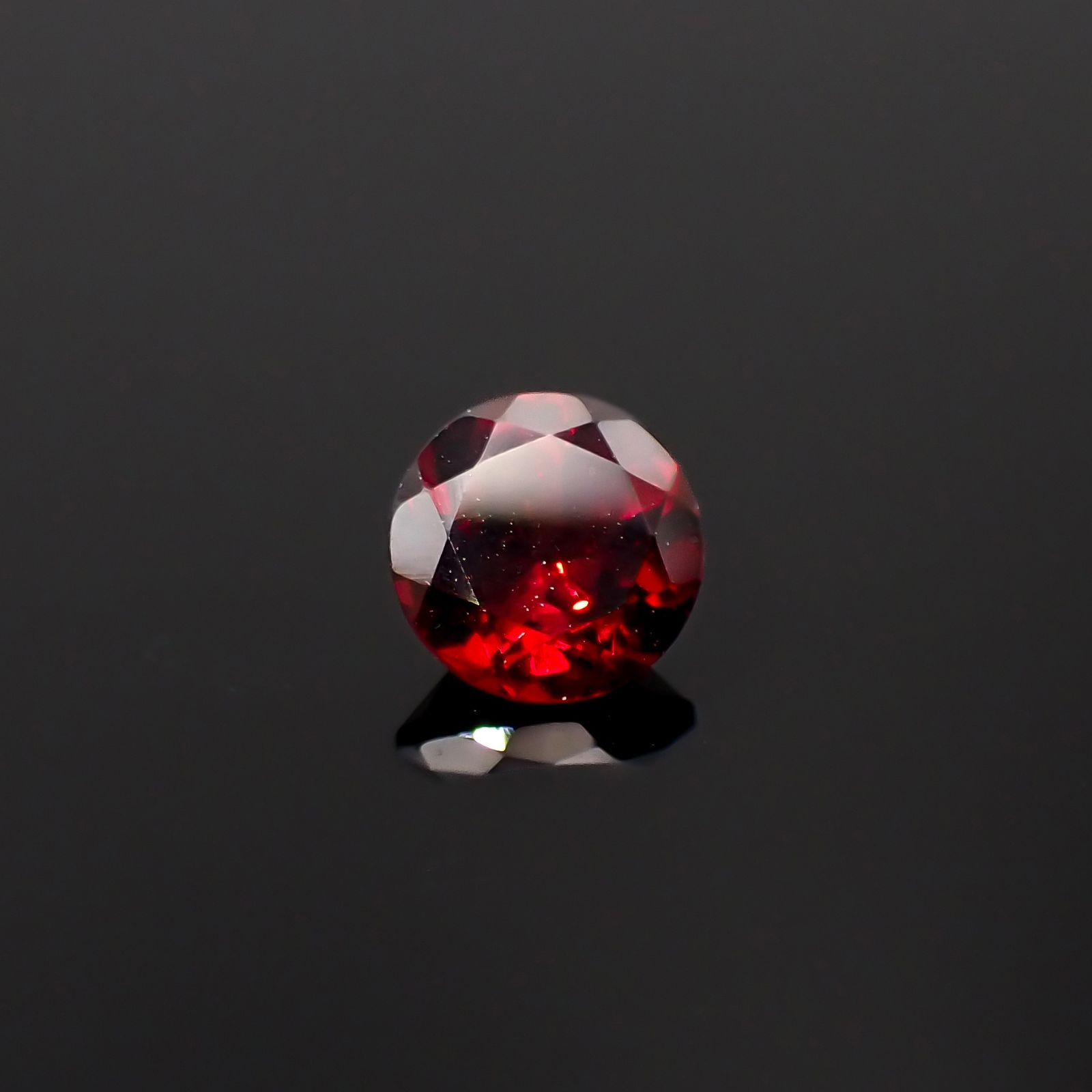 パイラルスパイトガーネット モザンビーク産 1.35ct[231224560]6.6x6.6mm前後