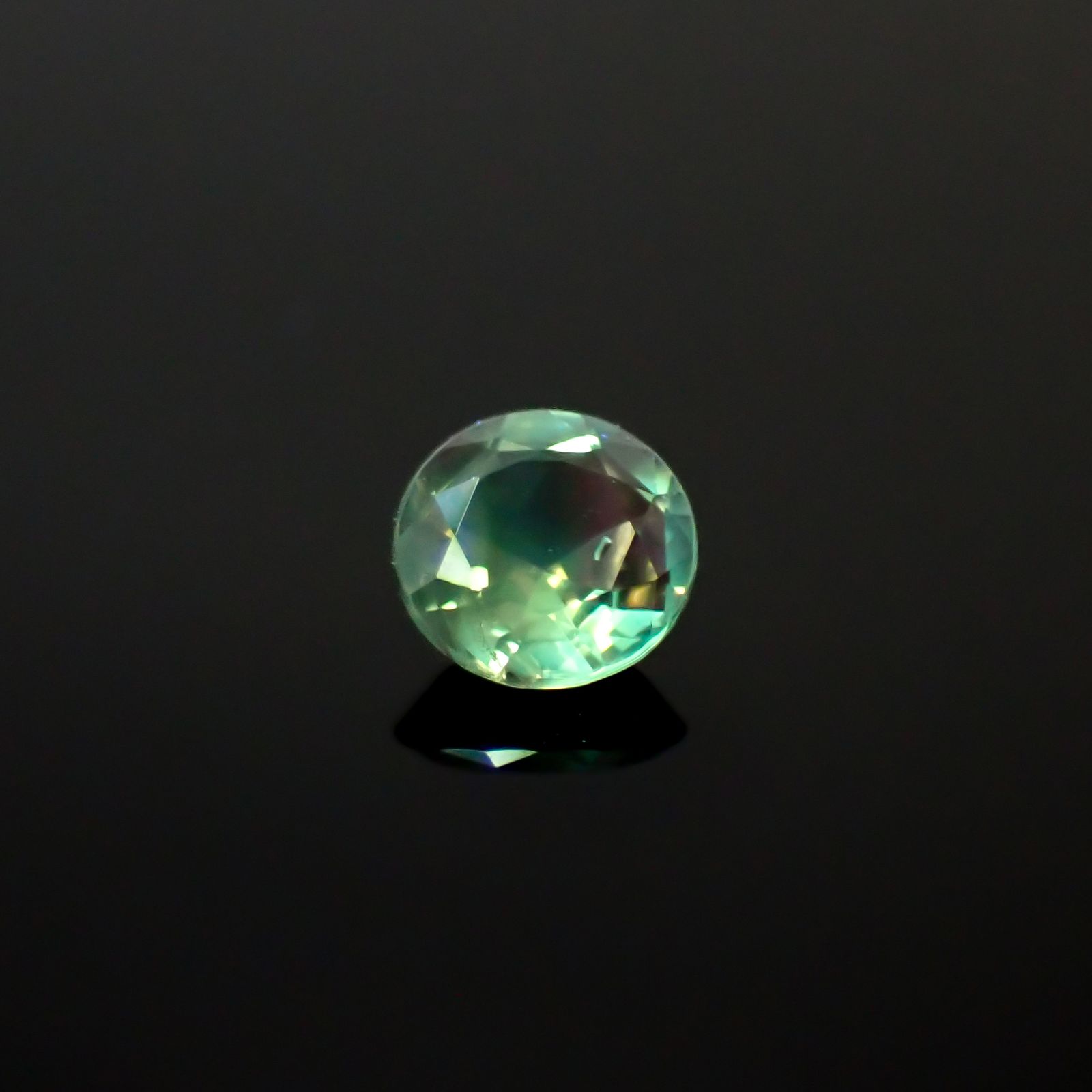 シルキーアレキサンドライト ブラジル・ミナスジェライス州ヘマチタ鉱山産 0.13ct [241129505]3.1x3.1mm前後