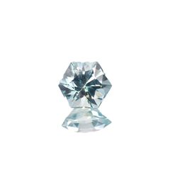◇ヘキサゴンカット◇アイスブルージルコン(宝石名ジルコン)カンボジア産 0.79ct 識別済[230320856]4.8x4.7mm前後