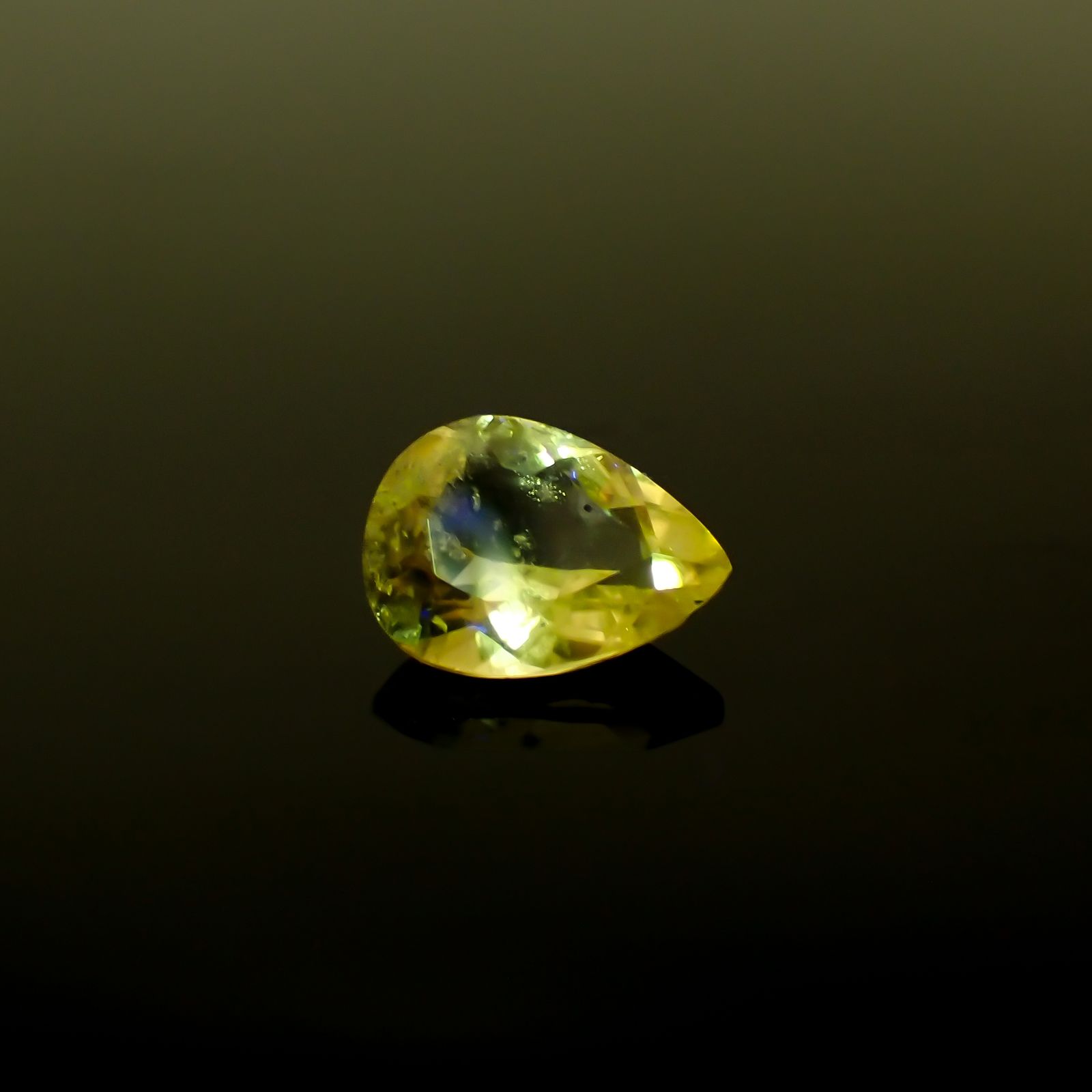 コンドロダイト(宝石名コンドロダイト)タジキスタン・パミール高原産 1.253ct ソ付(彩珠)[231225228]8.3x6.3mm前後