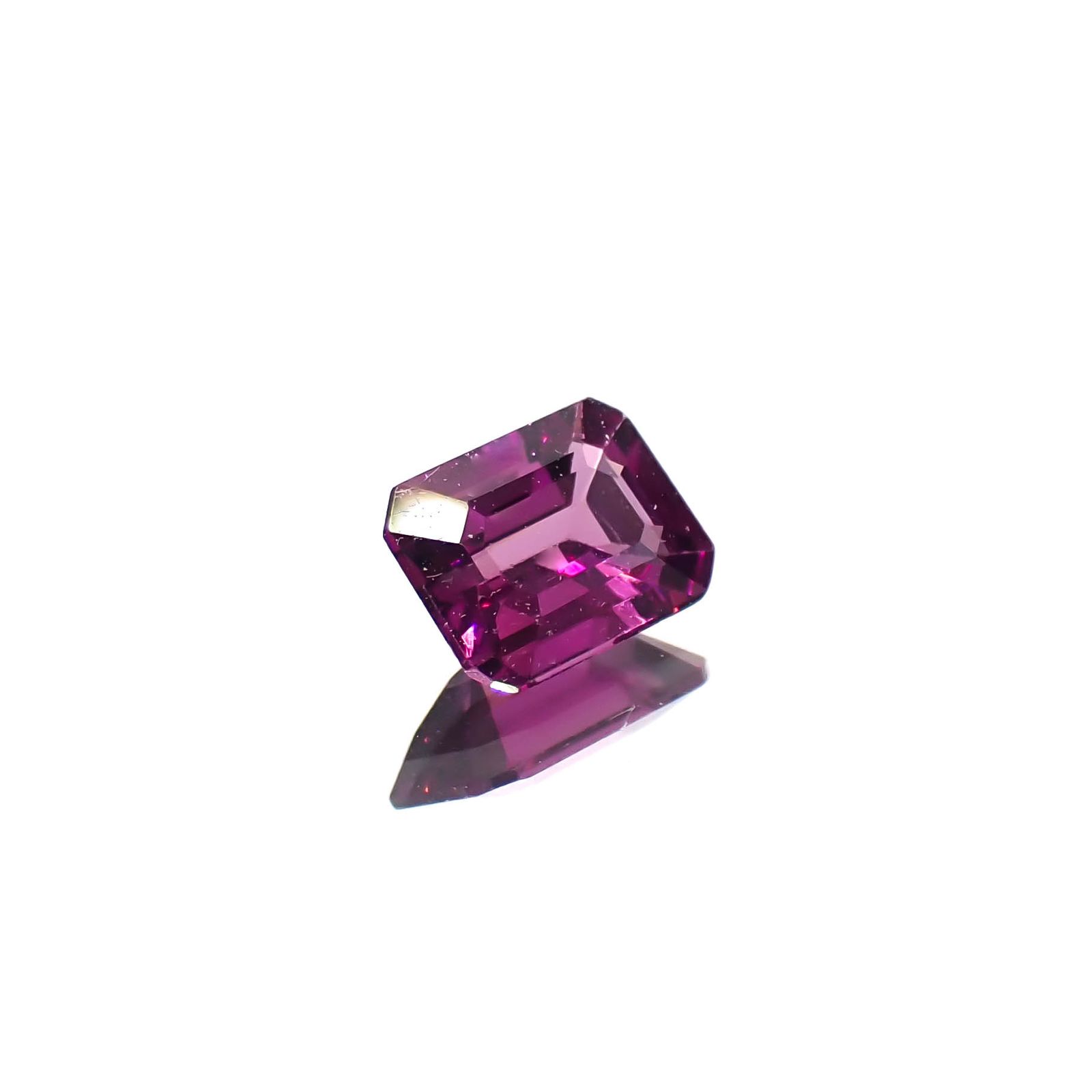 グレープガーネット(宝石名ガーネット)ブラジル産 0.54ct 識別済[240928708]5.5x4.1mm前後