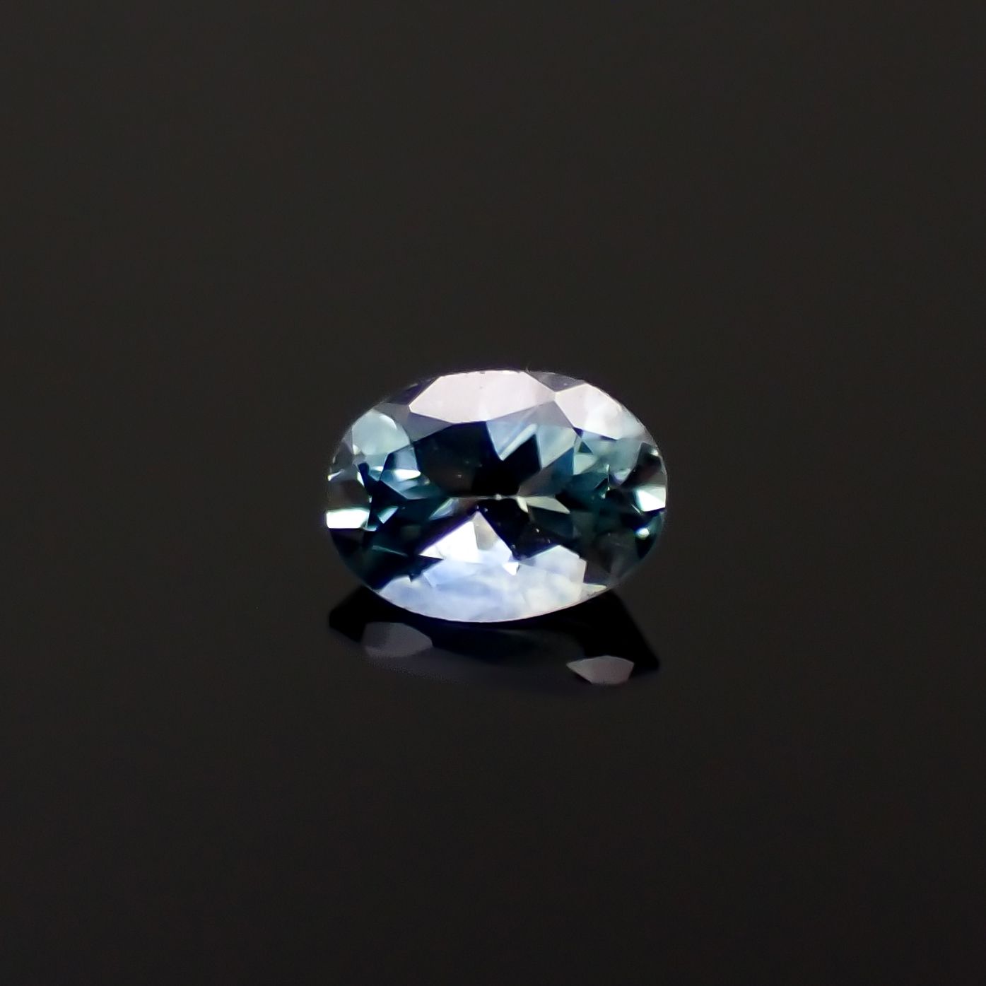 モンタナサファイア(宝石名サファイア)アメリカ・モンタナ州産 0.17ct 識別済[230321277]3.9x2.8mm前後