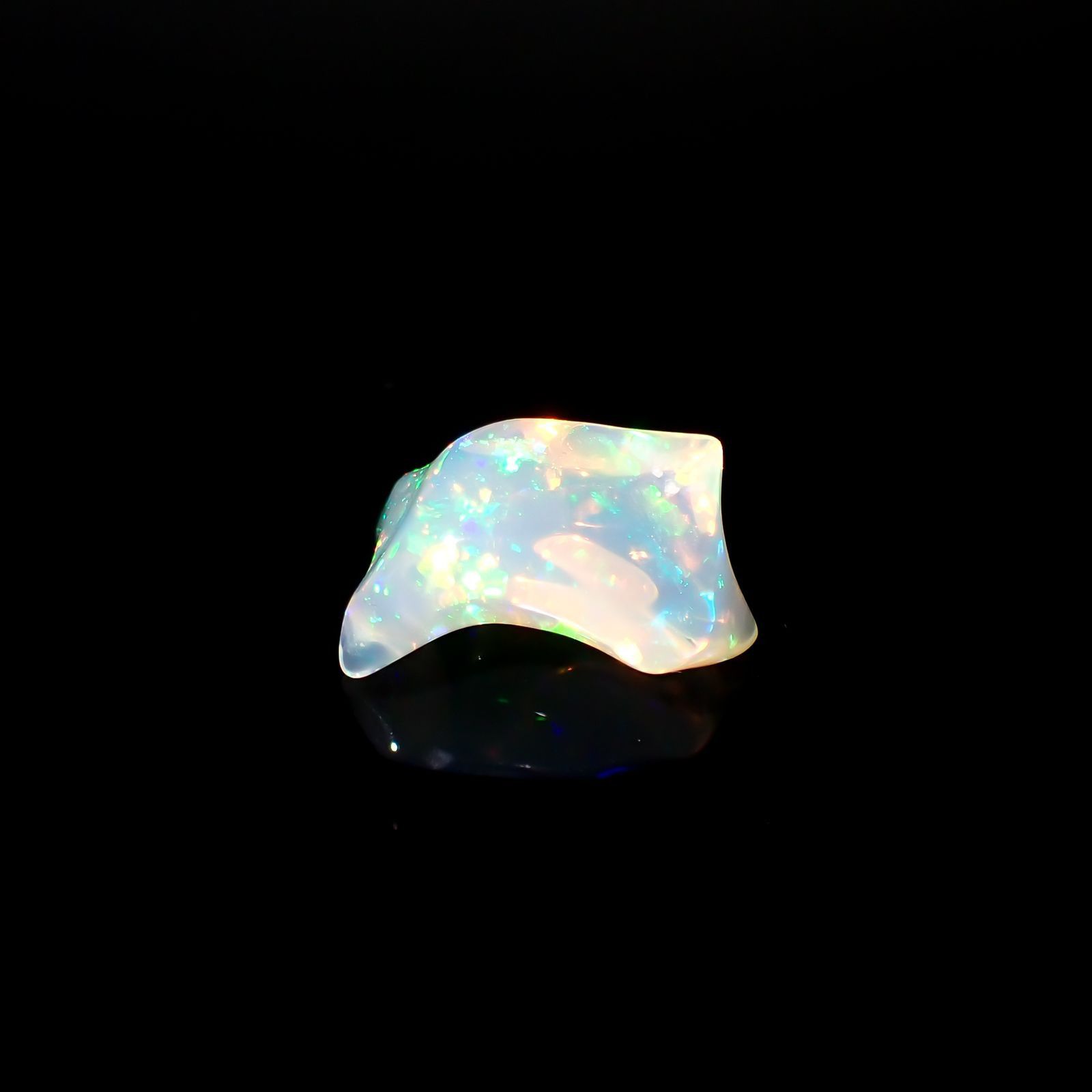 ◇バロック型◇エチオピアオパール(宝石名オパール) エチオピア産 識別済 3.47ct / 14x8.7mm前後 [260113172]