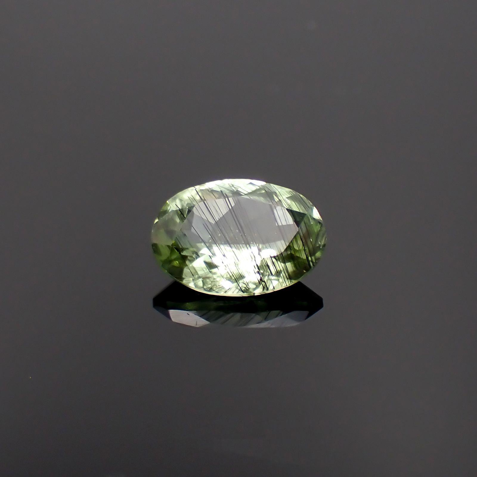 ルドウィジャイトインペリドット パキスタン産 1.63ct[230220735]9.1x6.4mm前後