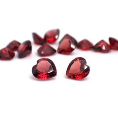 ◇ランダムセレクト◇パイラルスパイトガーネット モザンビーク産 約0.90ct / 6x6mm前後 [260532221]