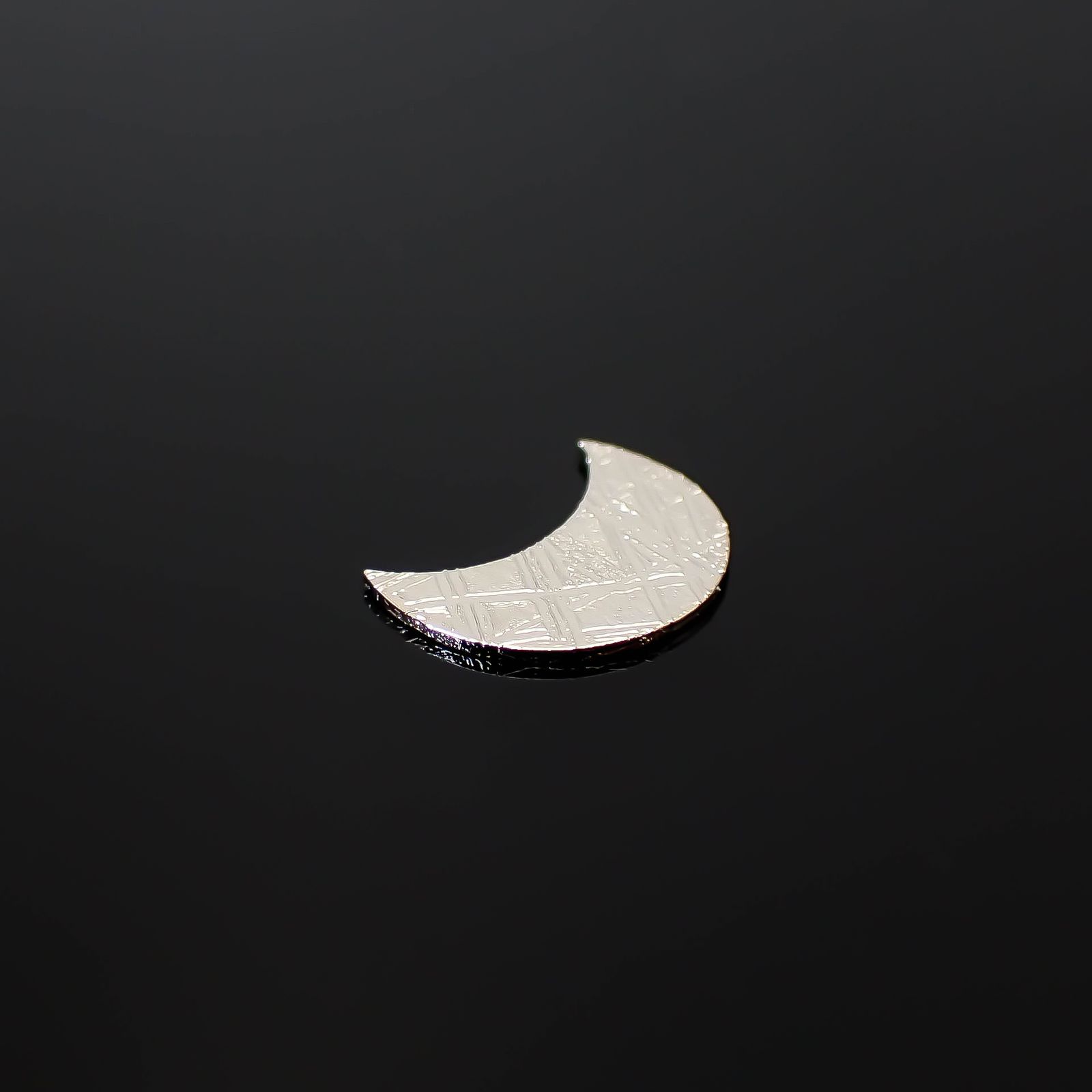 ◇カスタムカット・ムーン◇アルタイ隕石 発見地：中国 0.86ct [250330013]9.9x7.5mm前後
