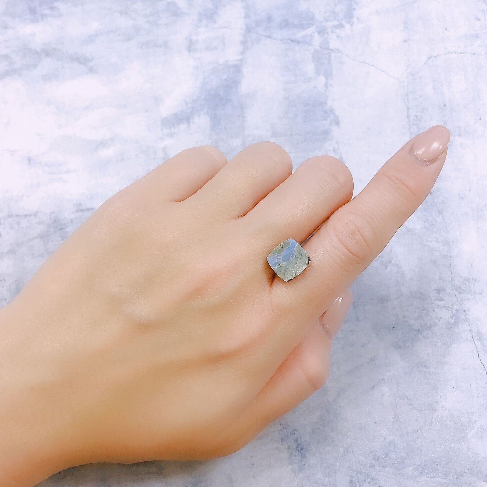 マトリックスブルーオパール アメリカ・オレゴン州産 3.95ct[221219385]10.4x10.2mm前後