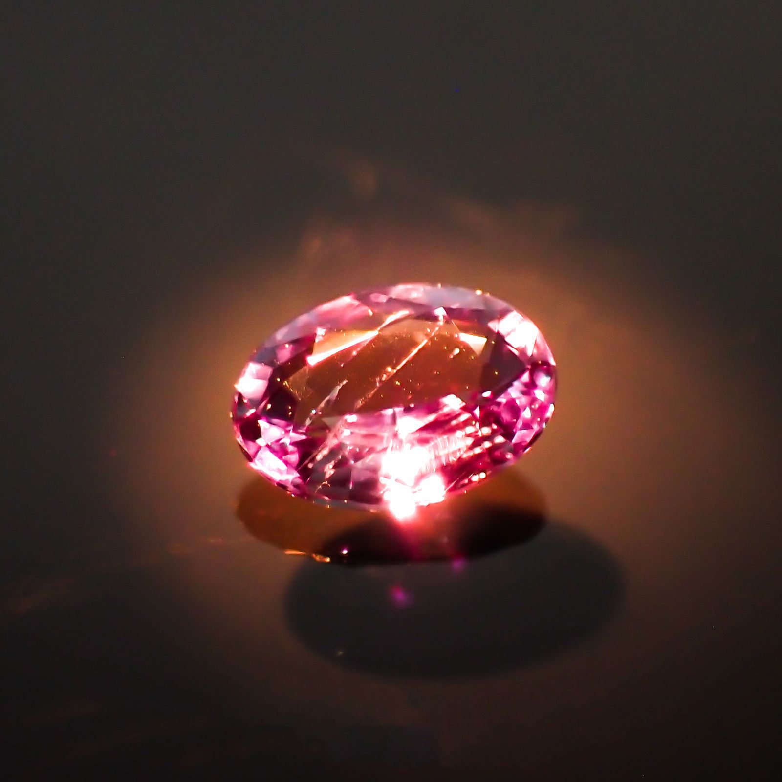 アレキサンドライト(宝石名アレキサンドライト)ブラジル産/EmeraldMains社製 0.144ct ソ付(彩珠)[220113817]3.8x2.8mm前後