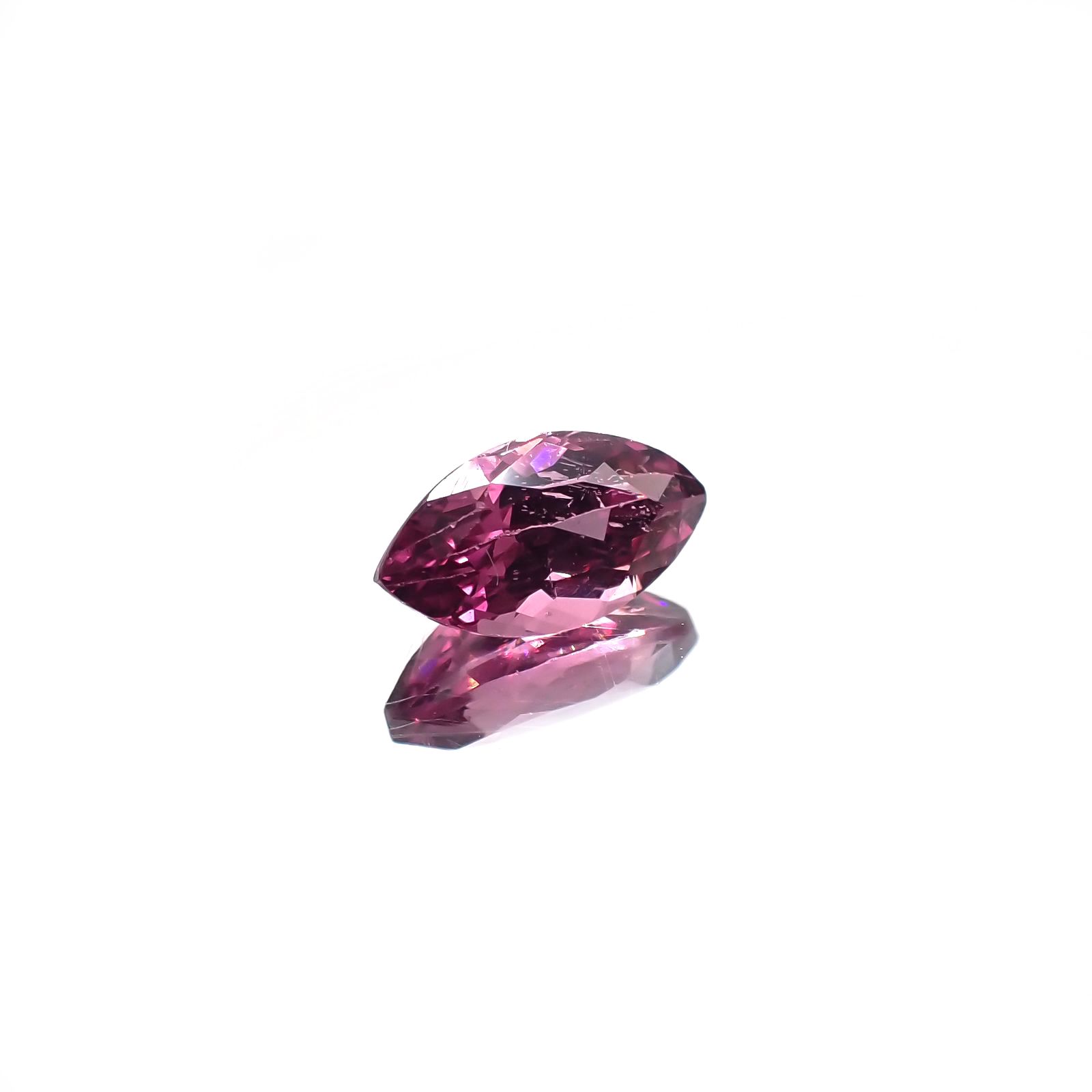 カラーシフト マラヤガーネット(宝石名ガーネット) タンザニア産 1.31ct 識別済[210711875]8.9×4.9mm前後